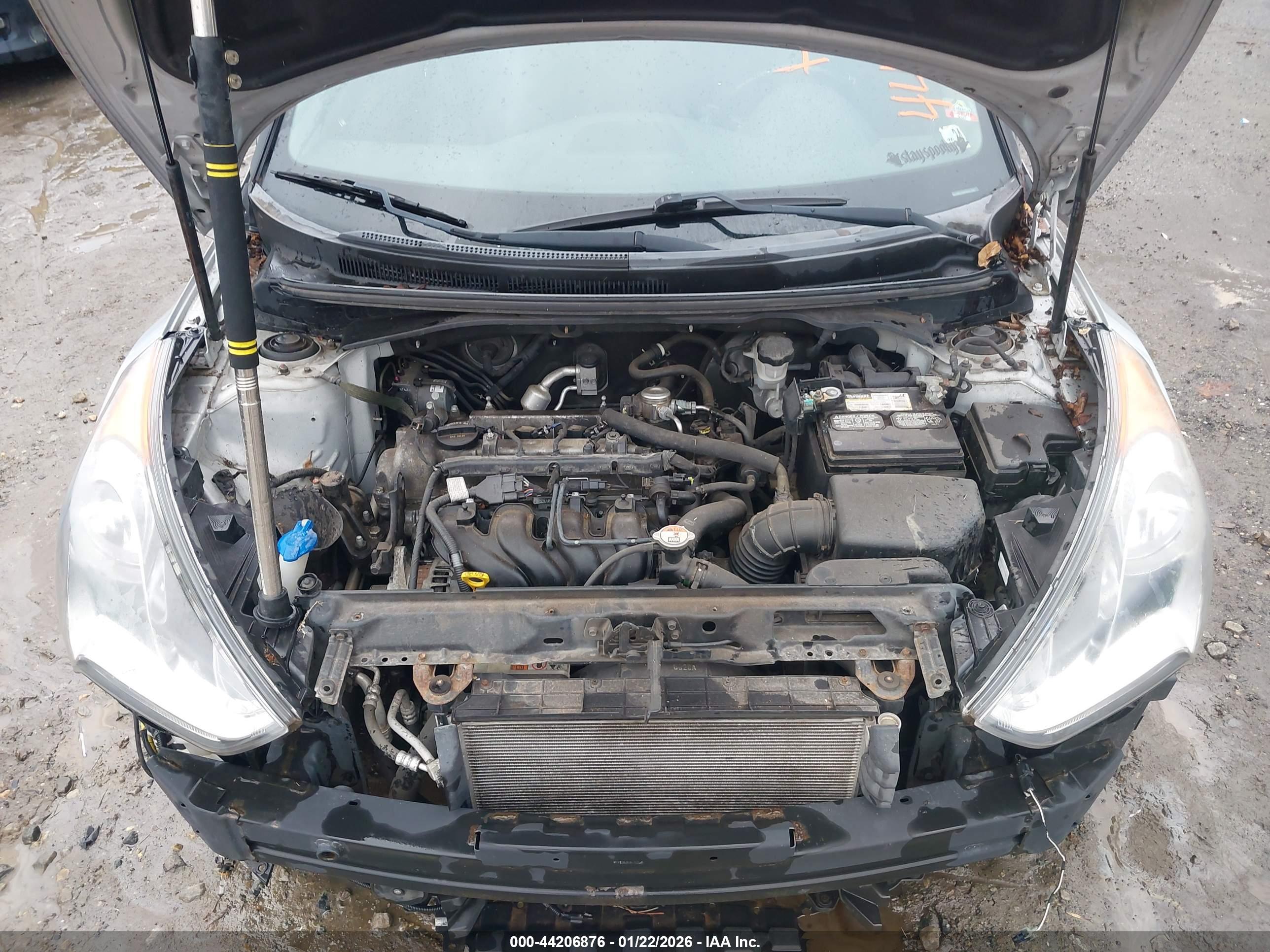 HYUNDAI VELOSTER image 10