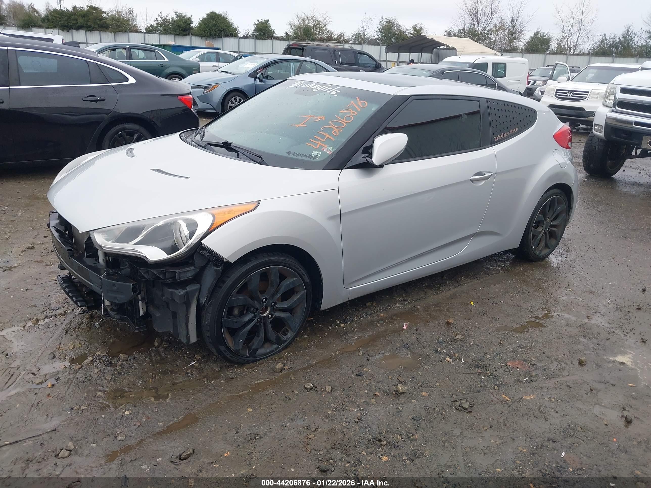 HYUNDAI VELOSTER image 2