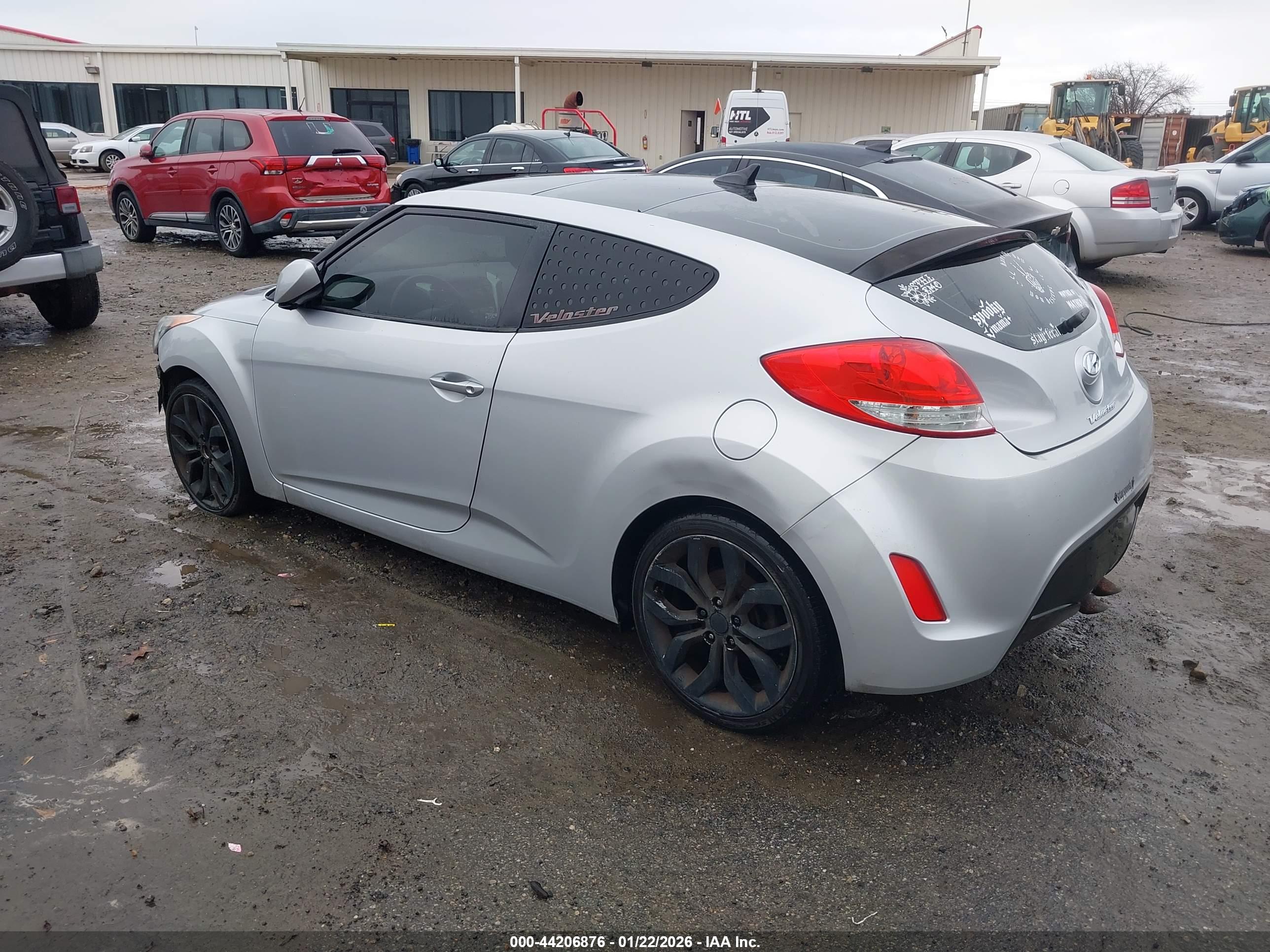 HYUNDAI VELOSTER image 3