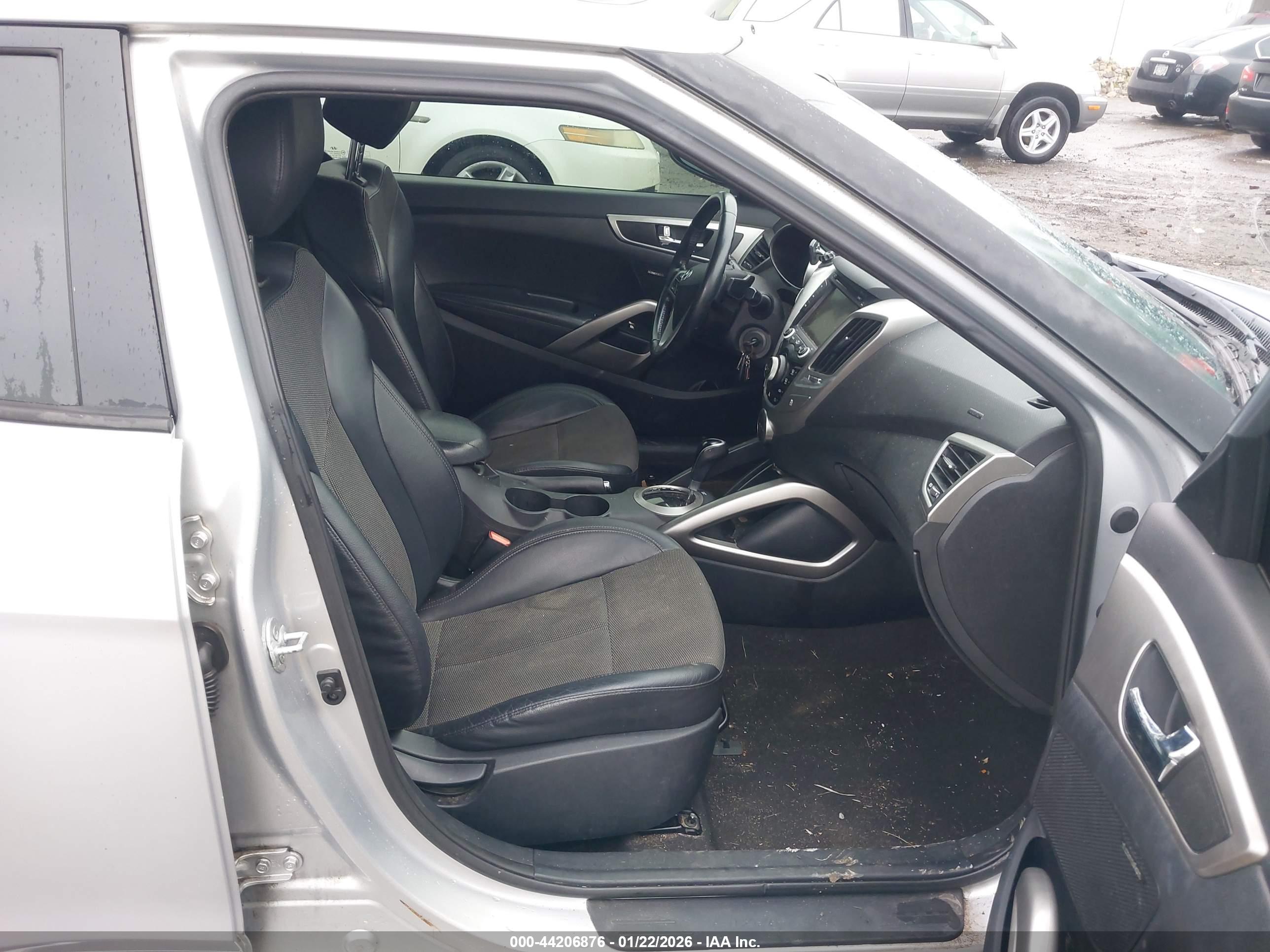 HYUNDAI VELOSTER image 5