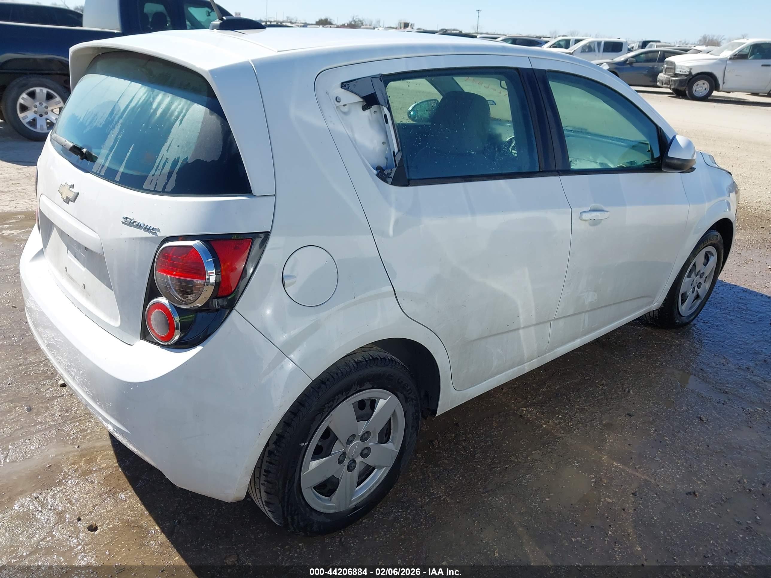 CHEVROLET SONIC image 4