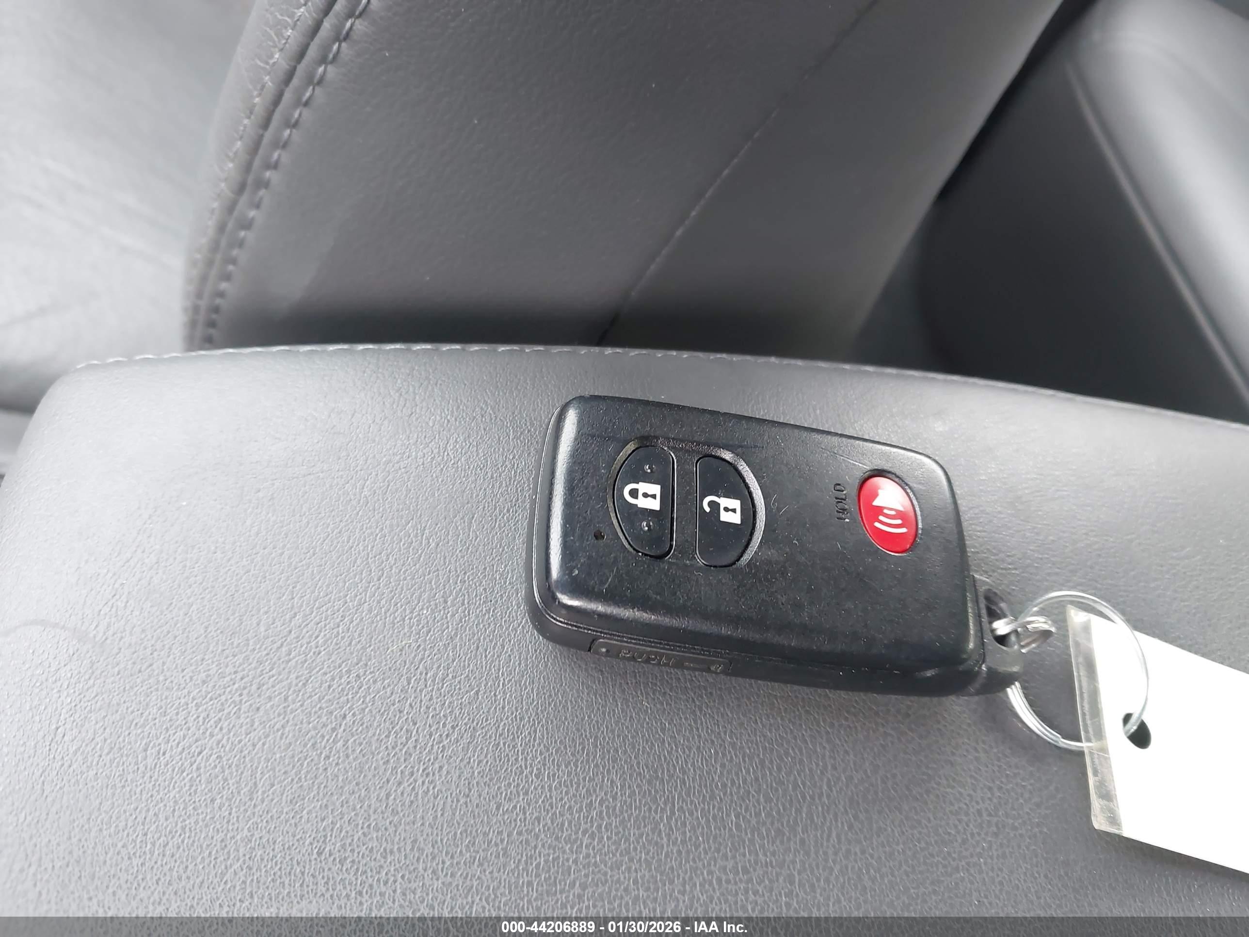 TOYOTA PRIUS image 11