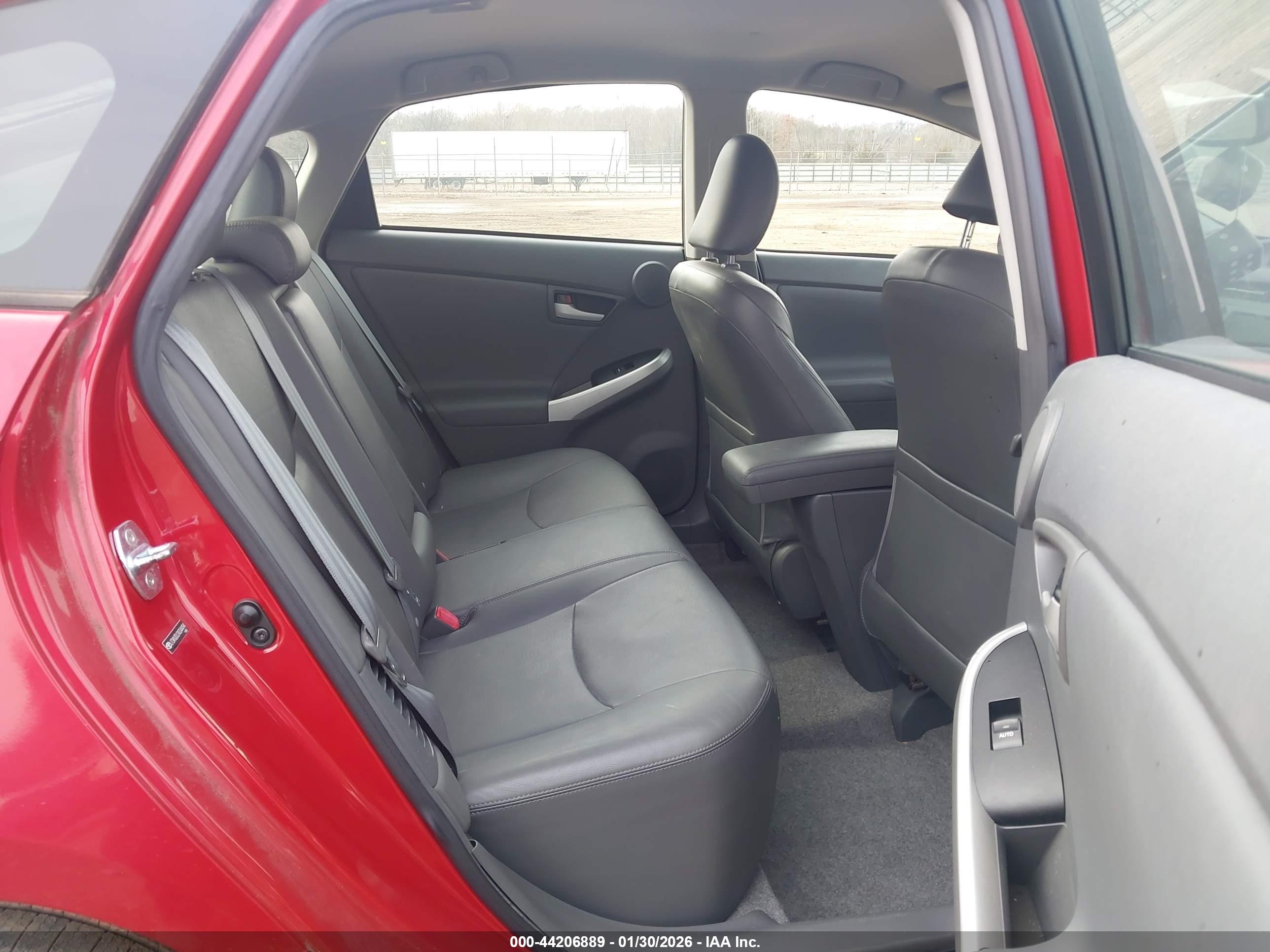 TOYOTA PRIUS image 8