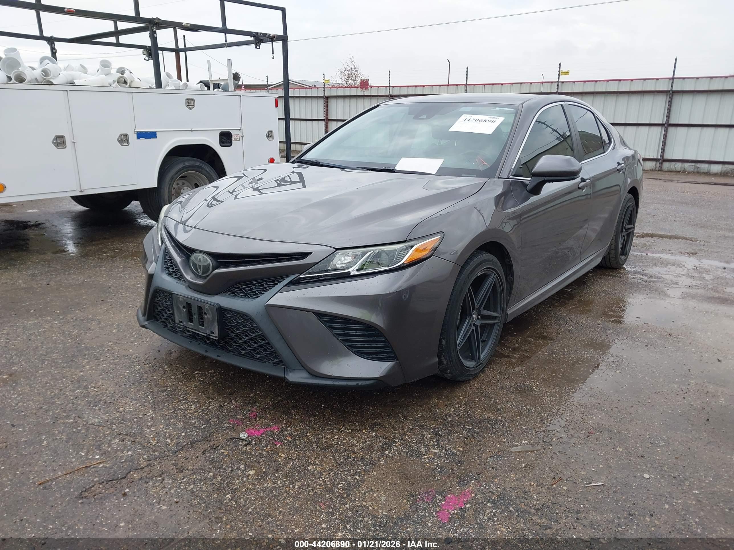 TOYOTA CAMRY image 2