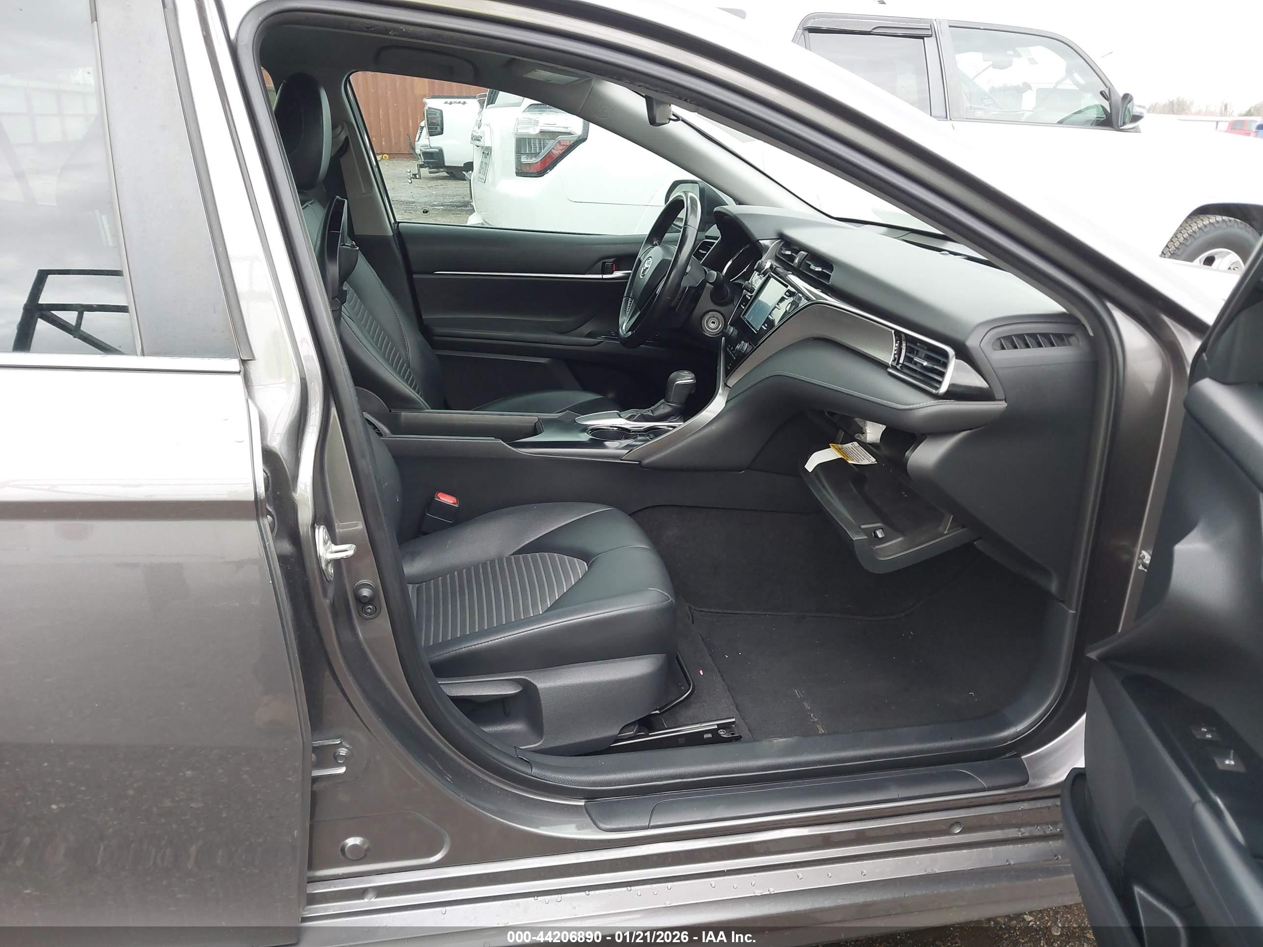 TOYOTA CAMRY image 5