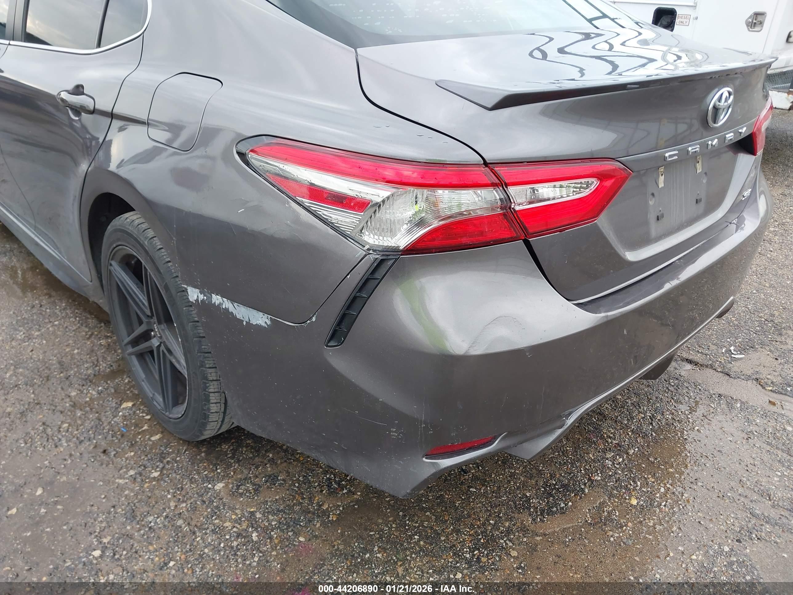 TOYOTA CAMRY image 6