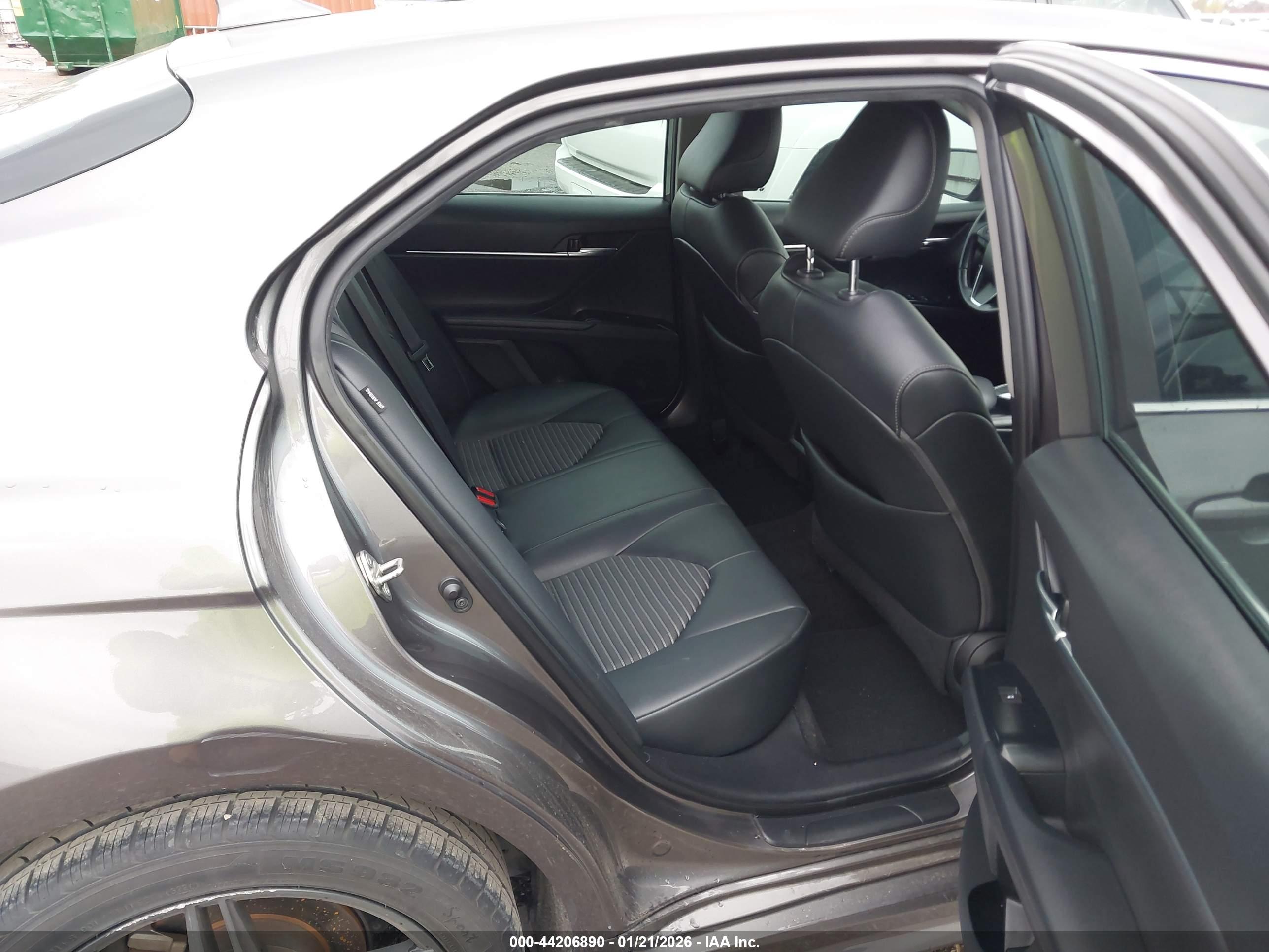TOYOTA CAMRY image 8