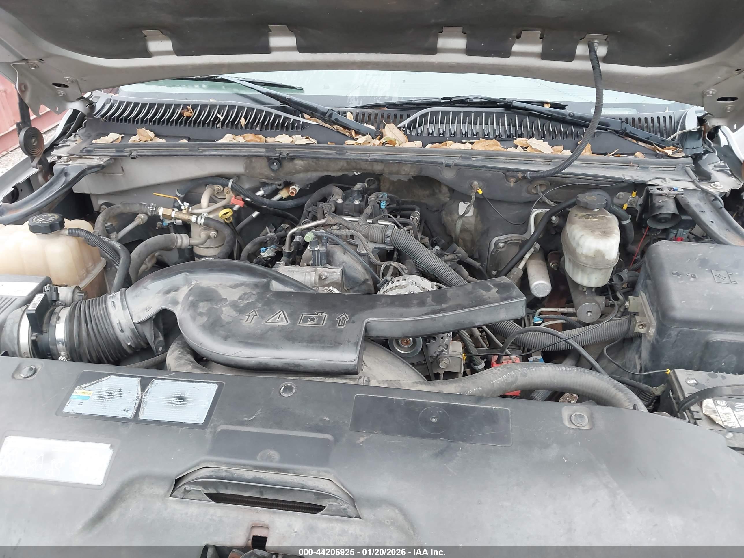 CHEVROLET TAHOE image 10