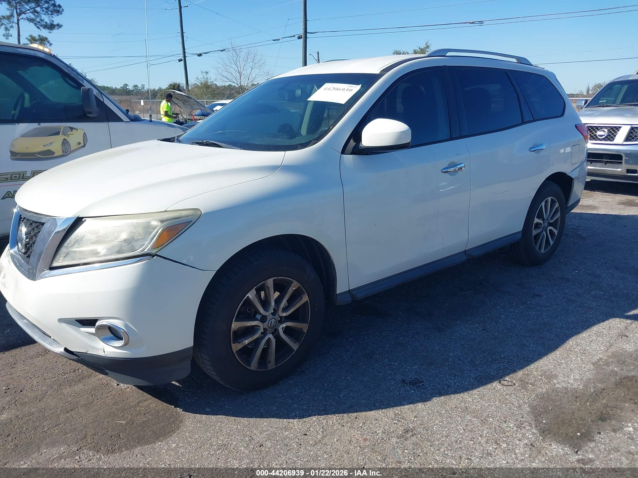 NISSAN PATHFINDER image 2
