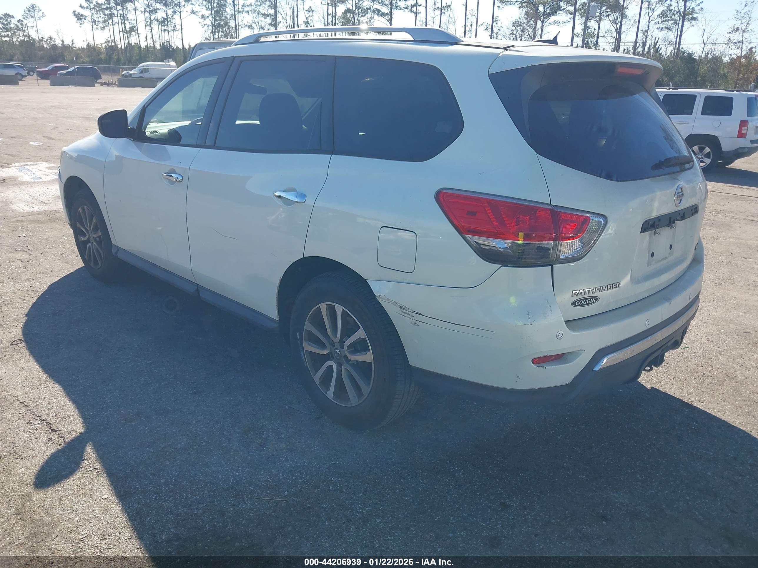 NISSAN PATHFINDER image 3