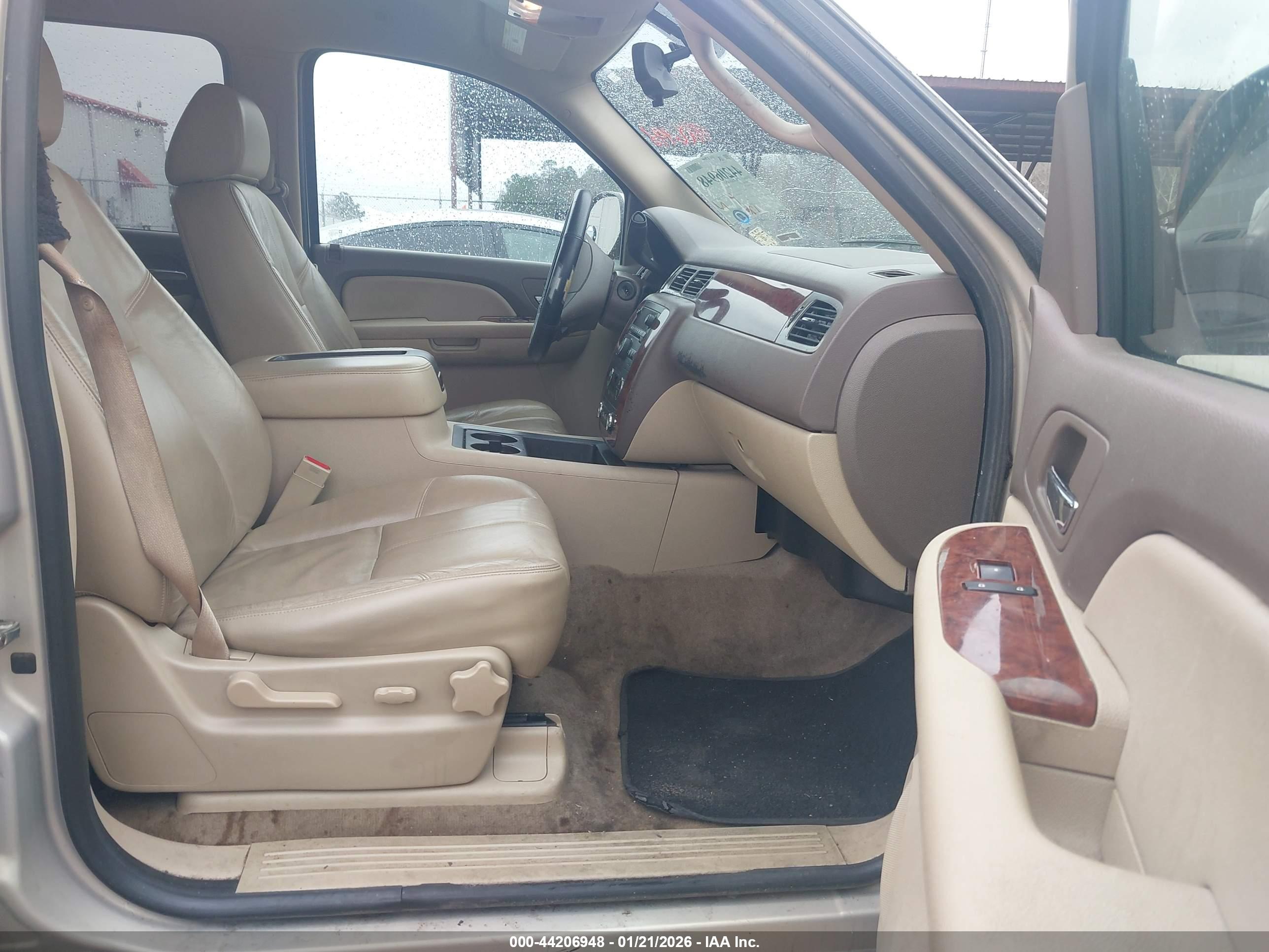 CHEVROLET TAHOE image 5