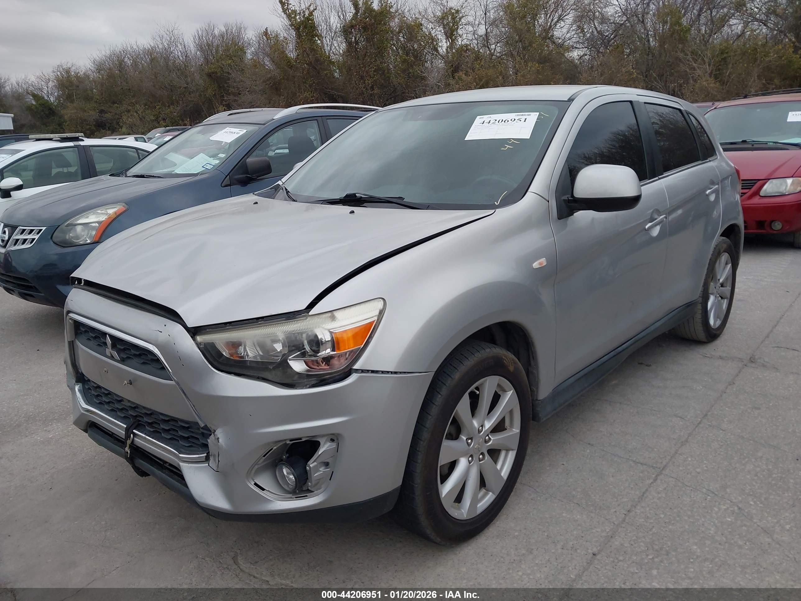 MITSUBISHI OUTLANDER image 2