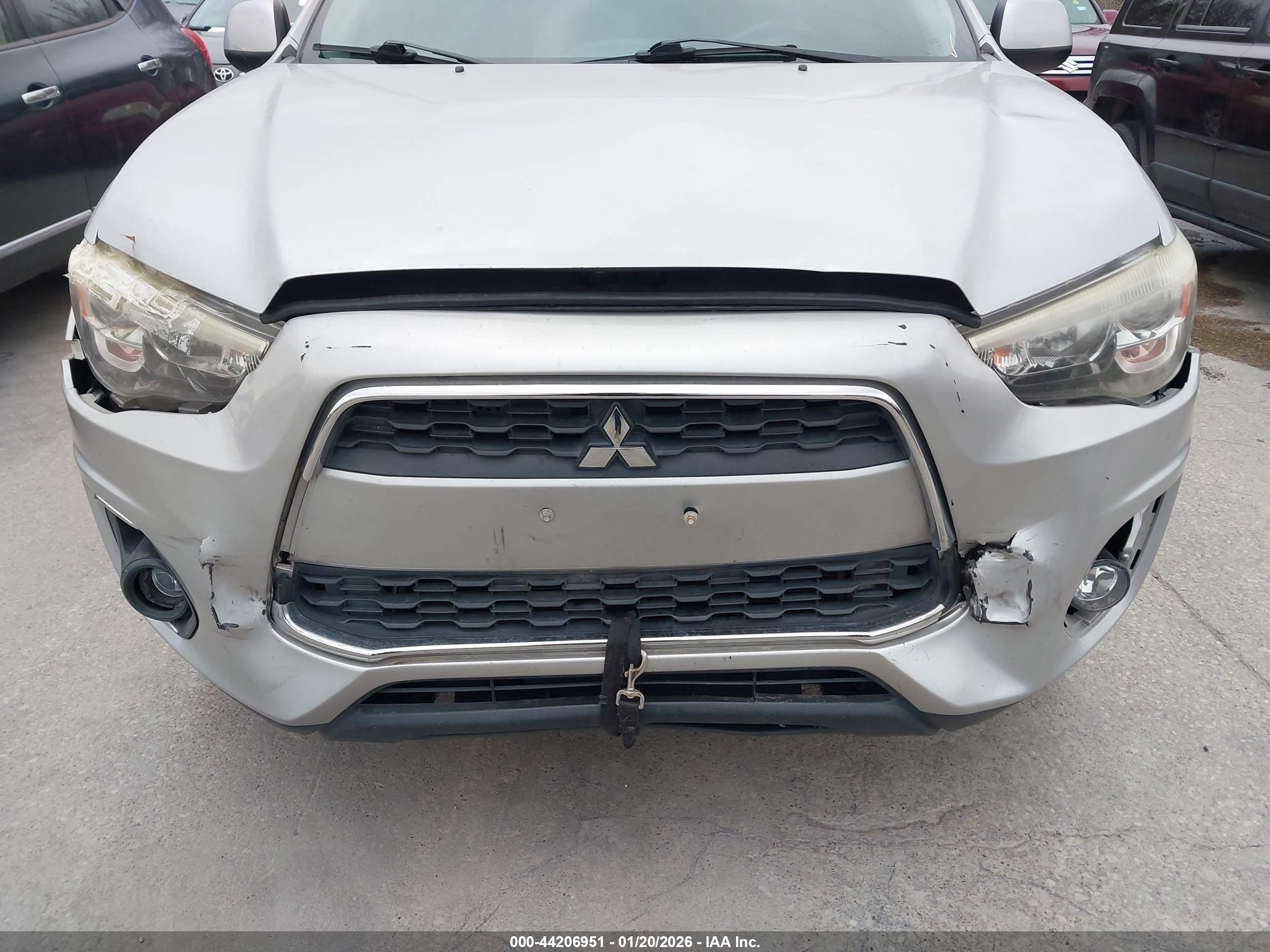MITSUBISHI OUTLANDER image 6