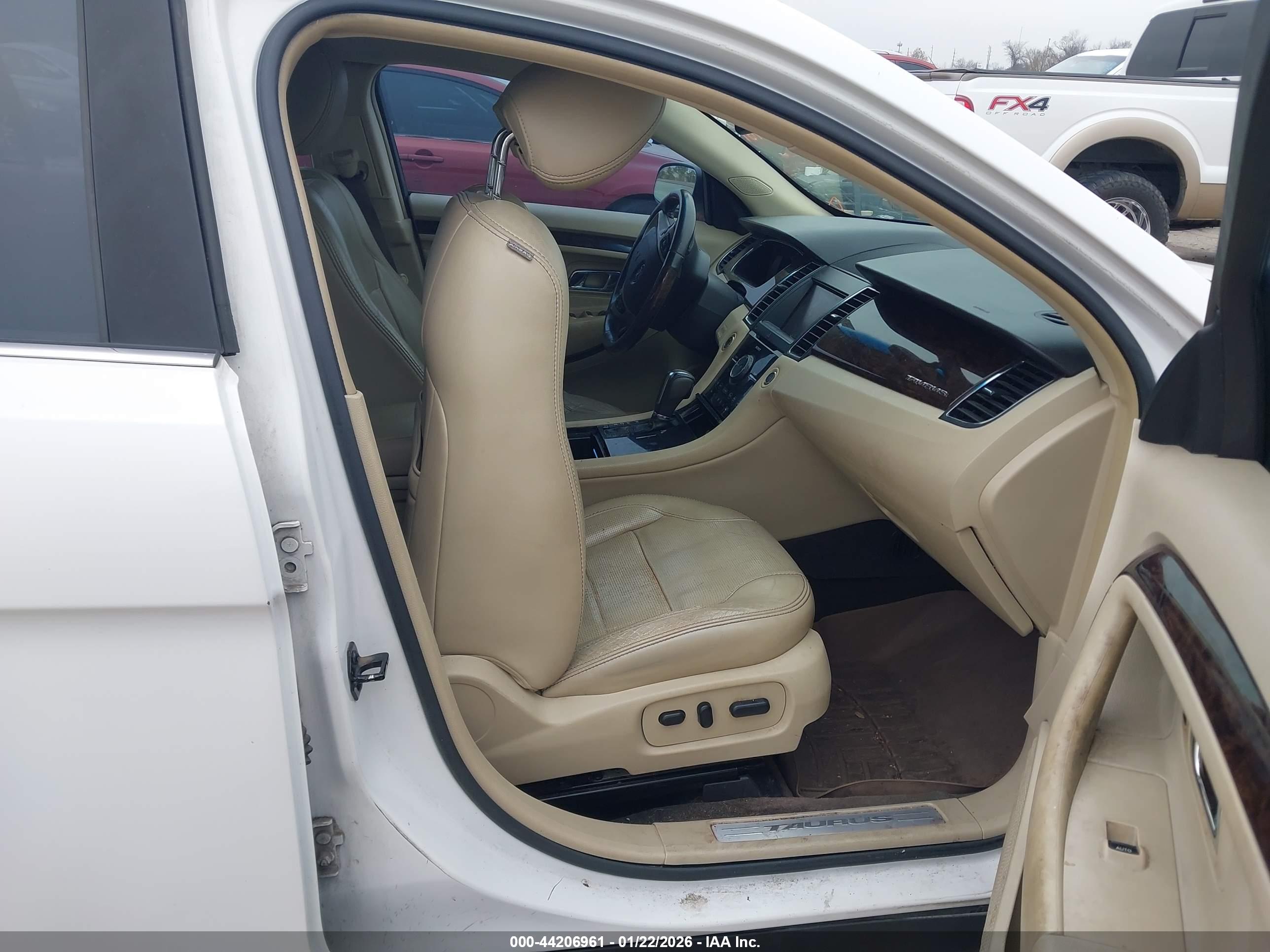 FORD TAURUS image 5
