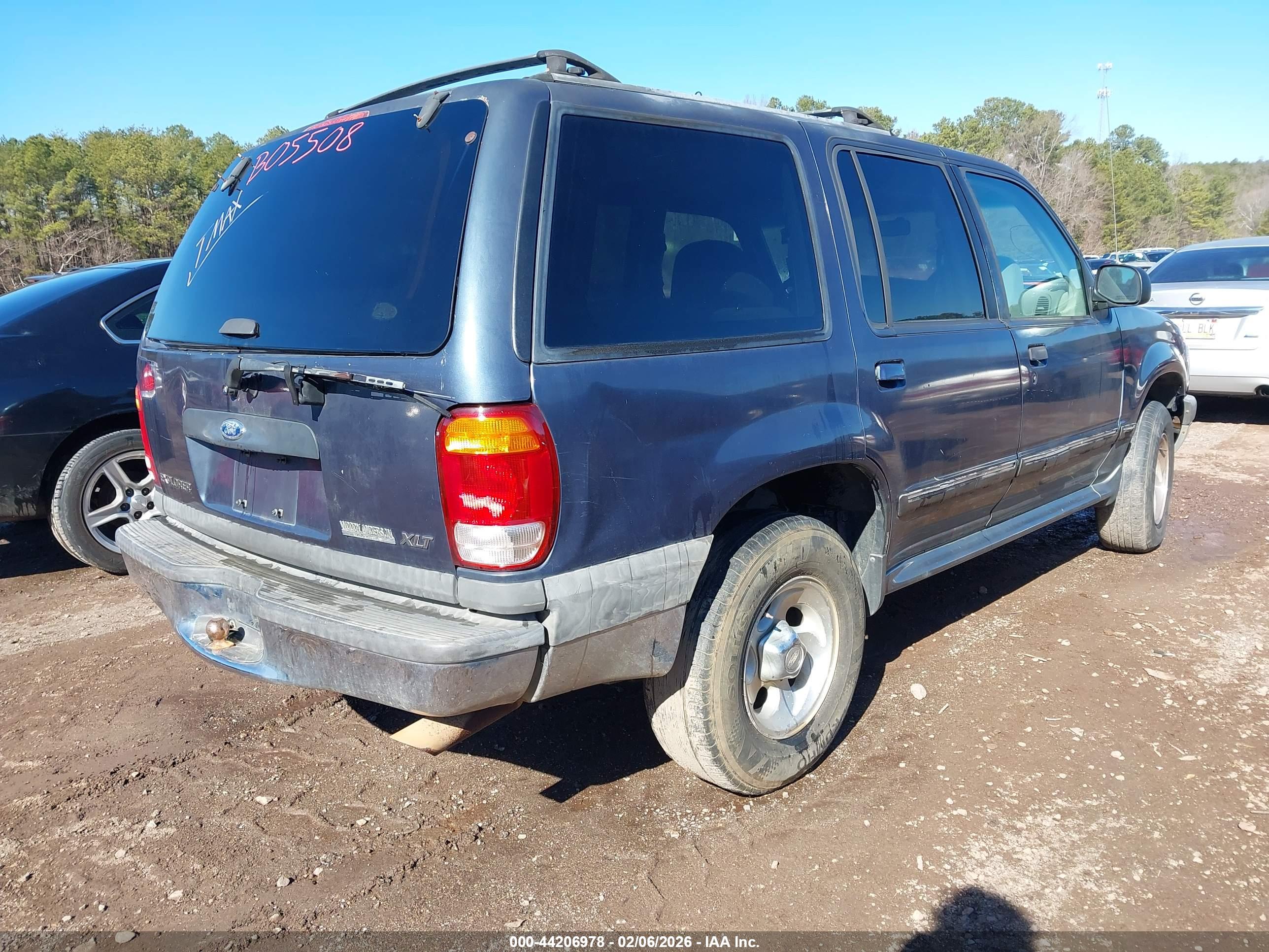 FORD EXPLORER image 4