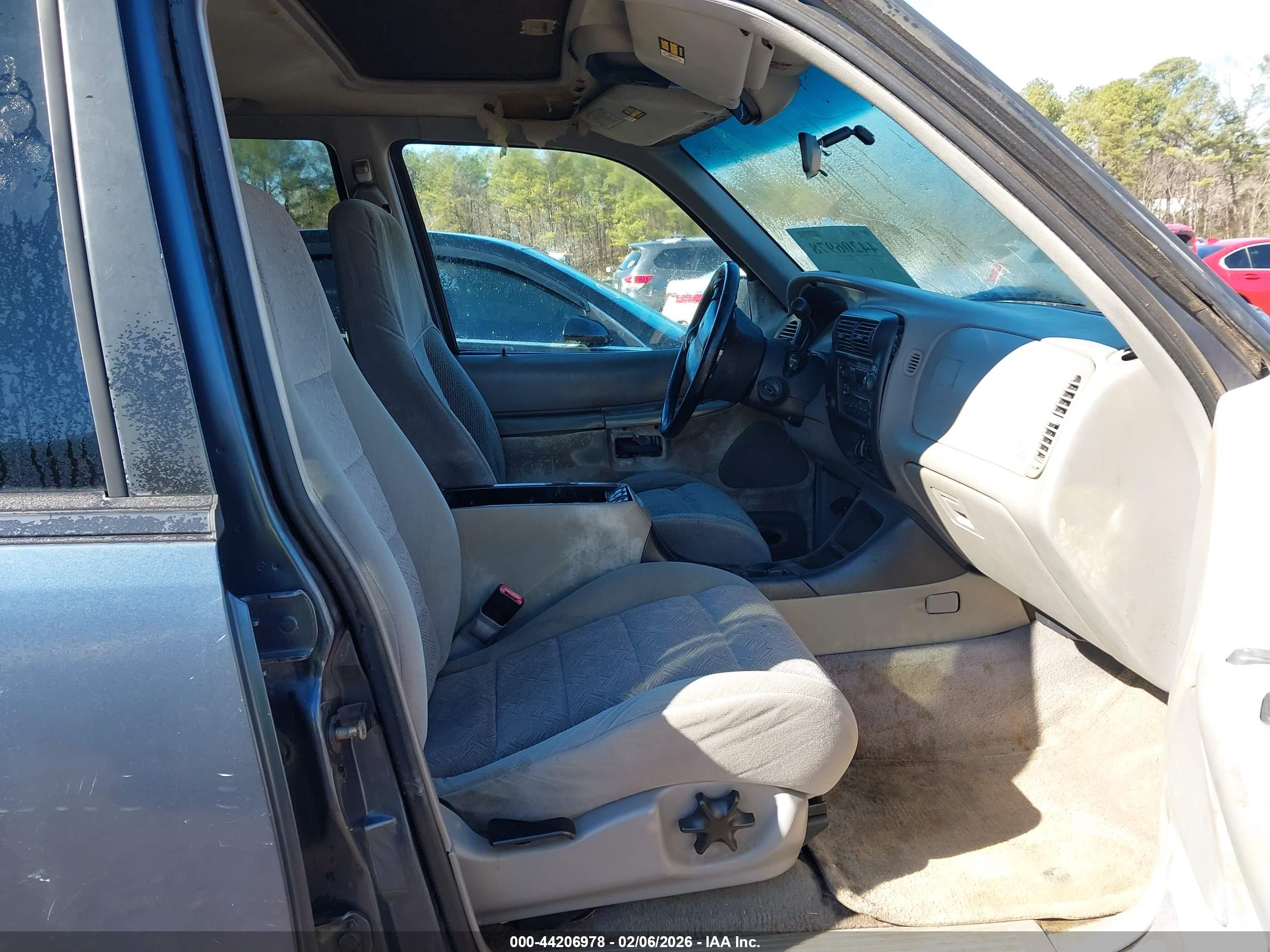 FORD EXPLORER image 5