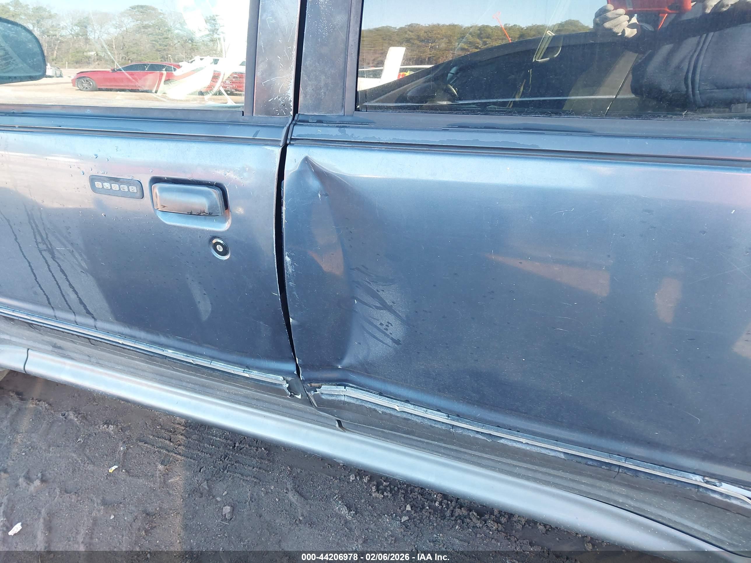 FORD EXPLORER image 6