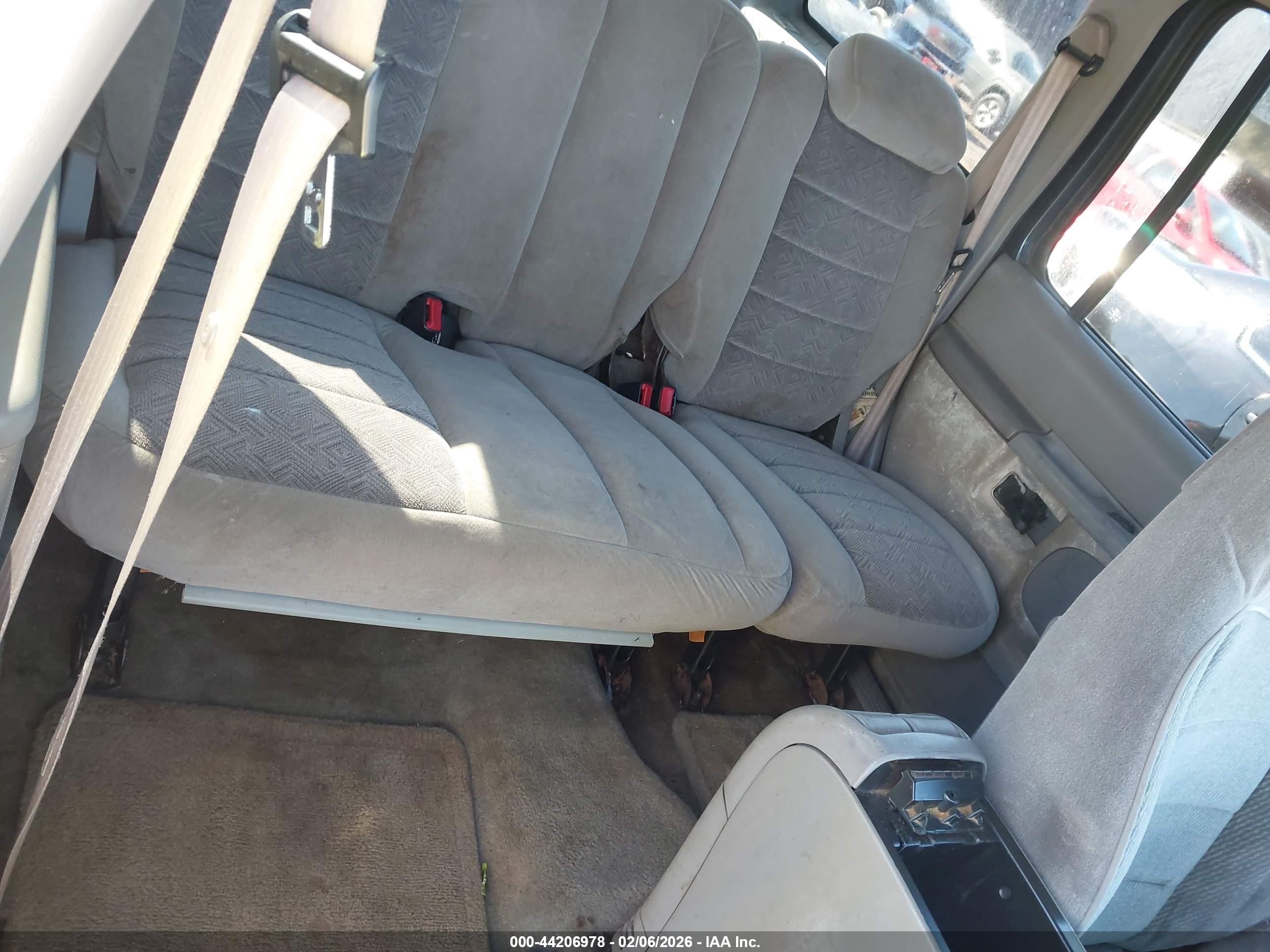 FORD EXPLORER image 8