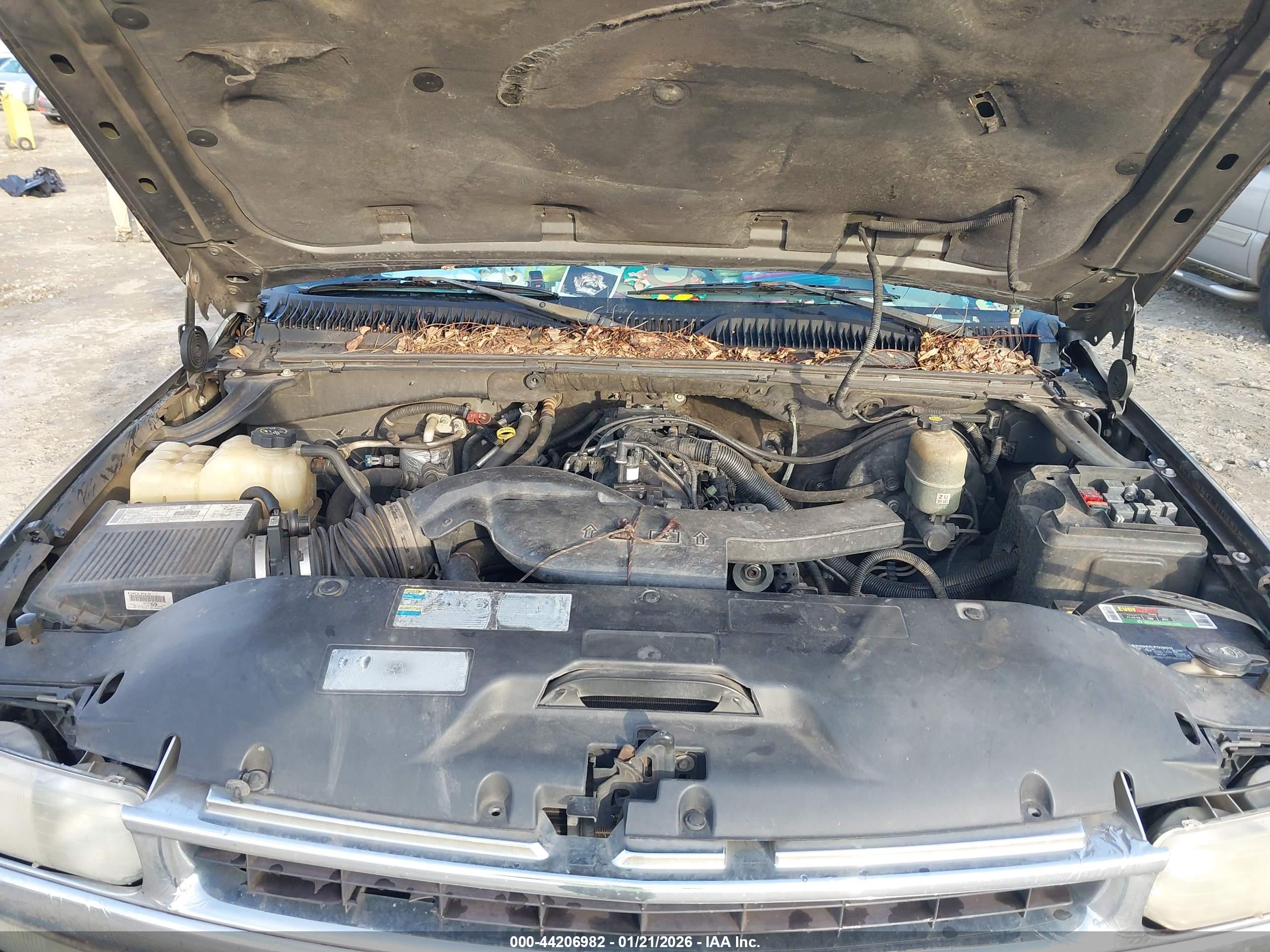 CHEVROLET SUBURBAN image 10