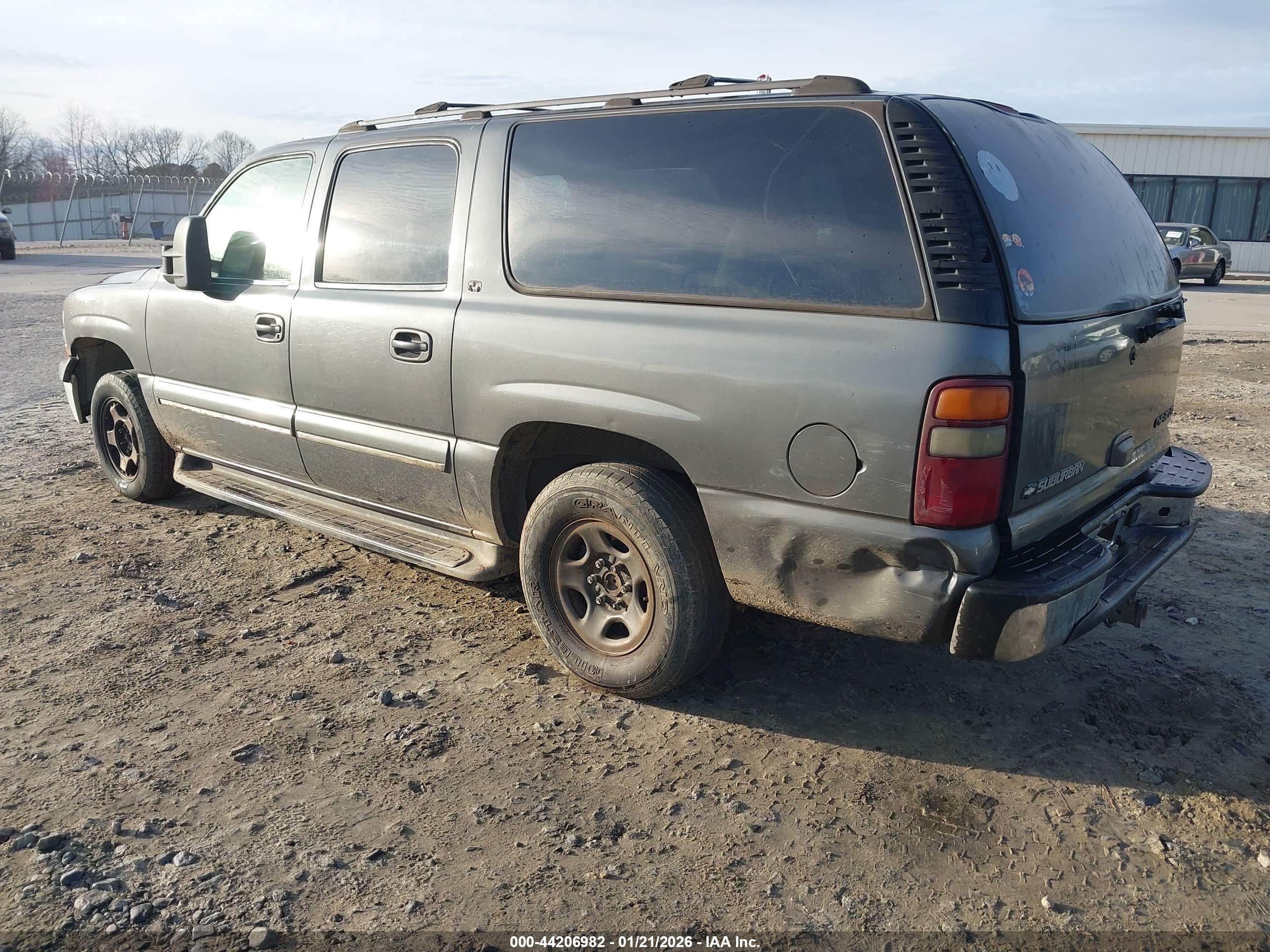 CHEVROLET SUBURBAN image 3