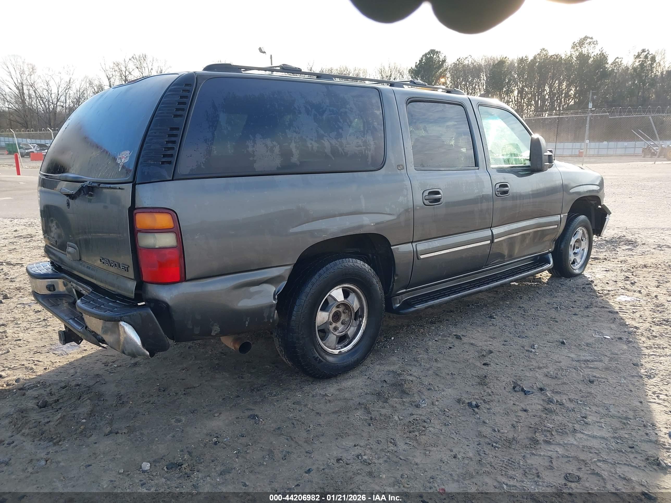 CHEVROLET SUBURBAN image 4