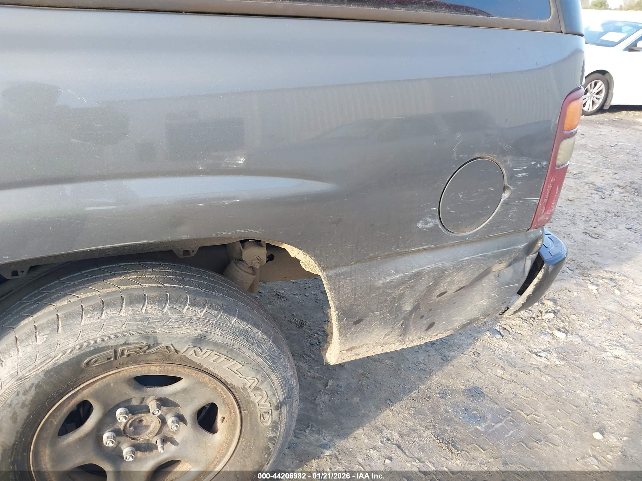 CHEVROLET SUBURBAN image 6