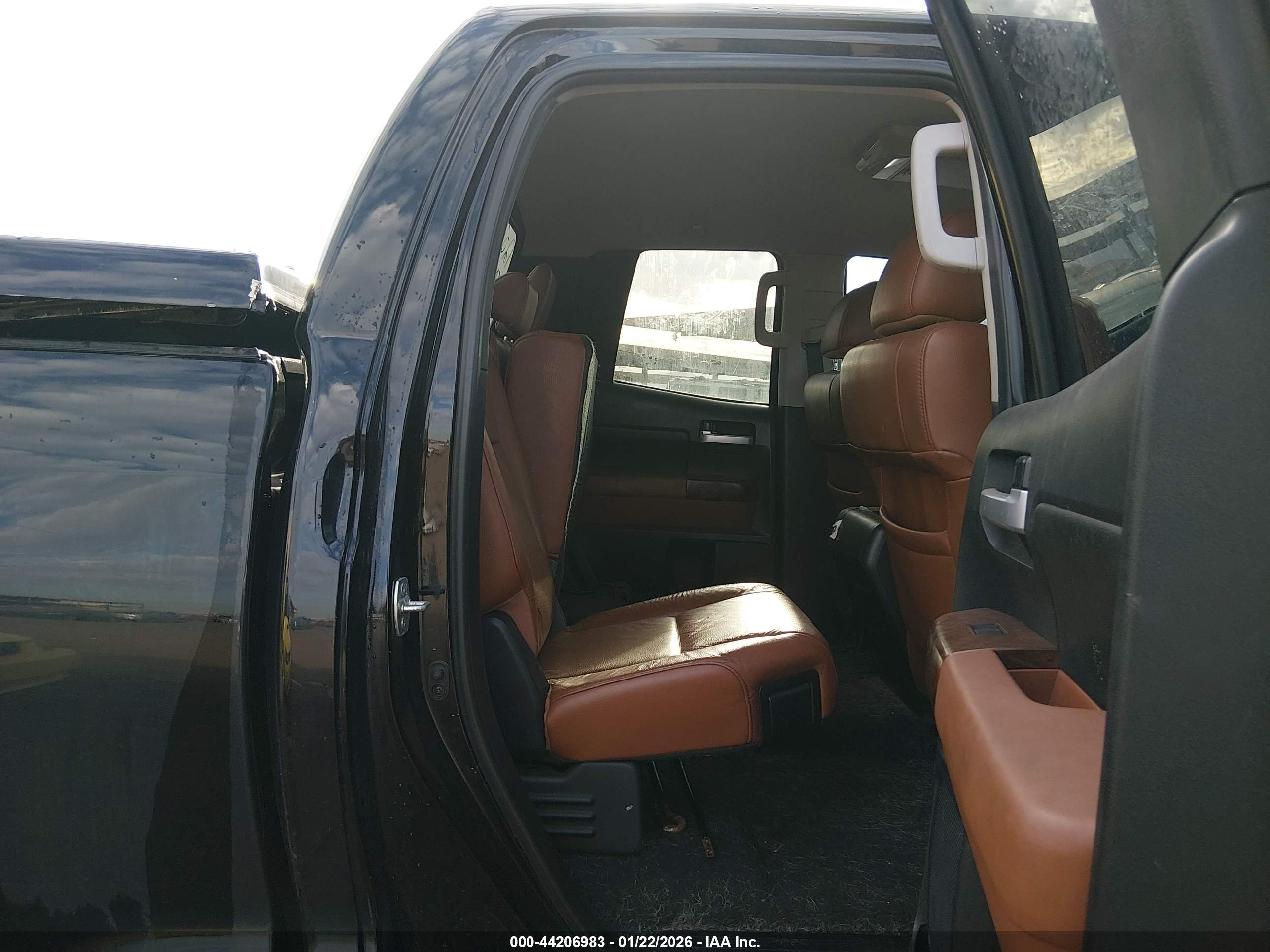 TOYOTA TUNDRA image 8