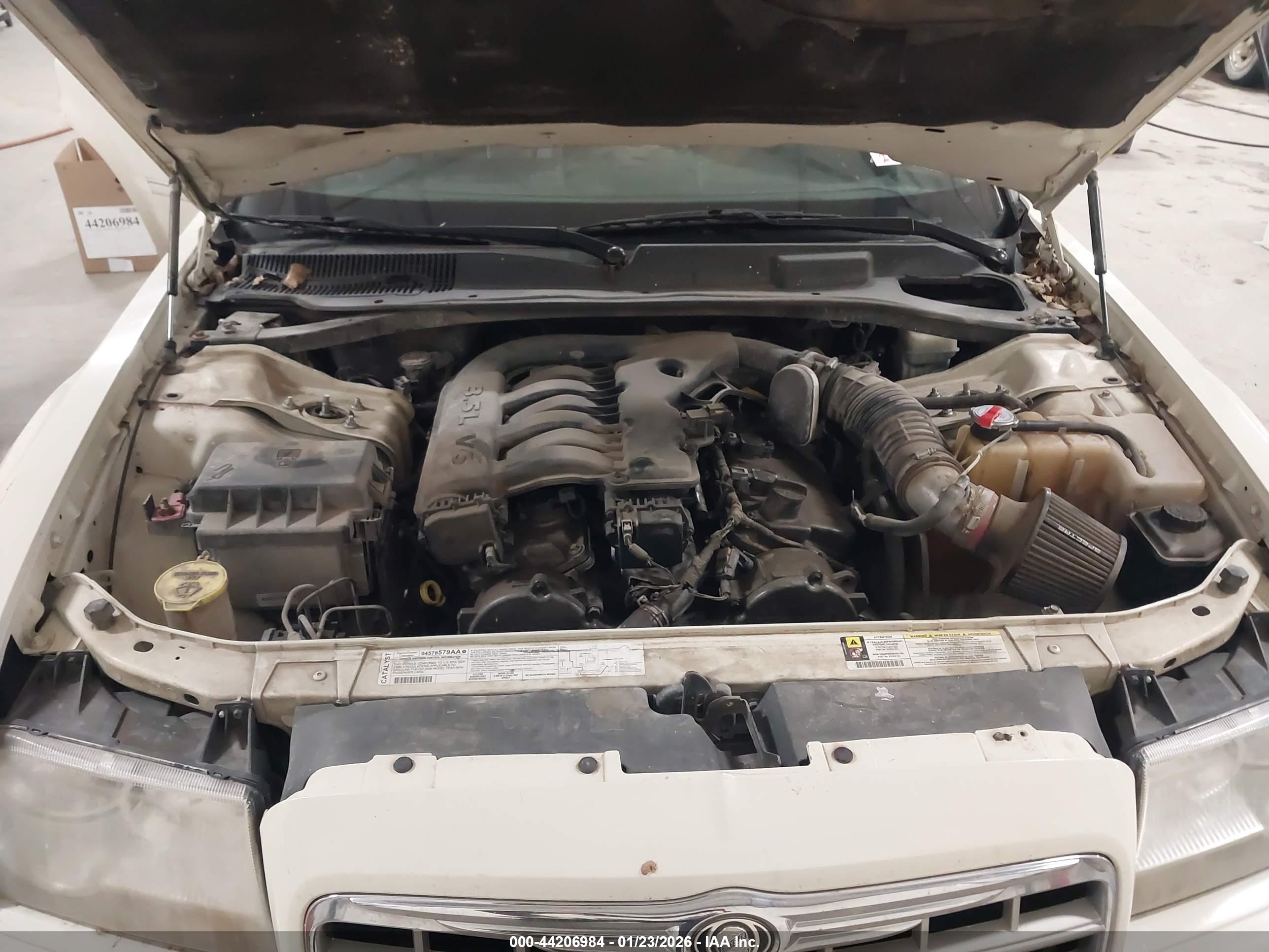 CHRYSLER 300 image 10
