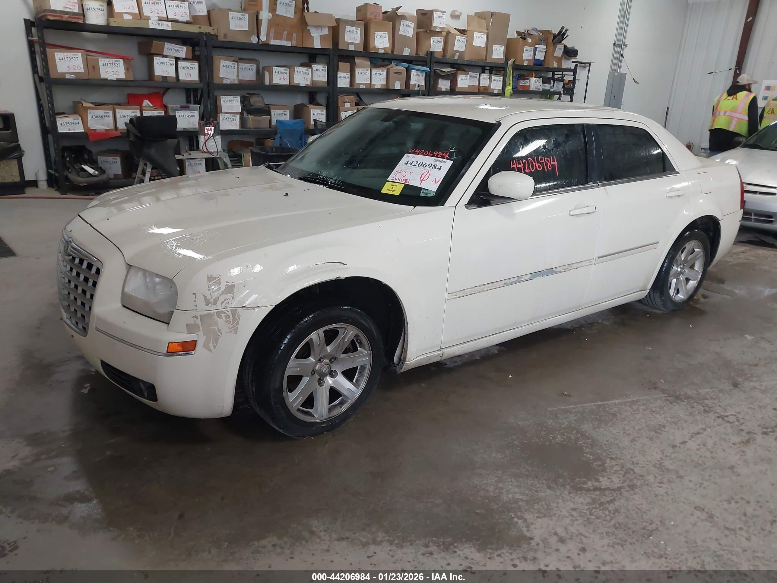 CHRYSLER 300 image 2