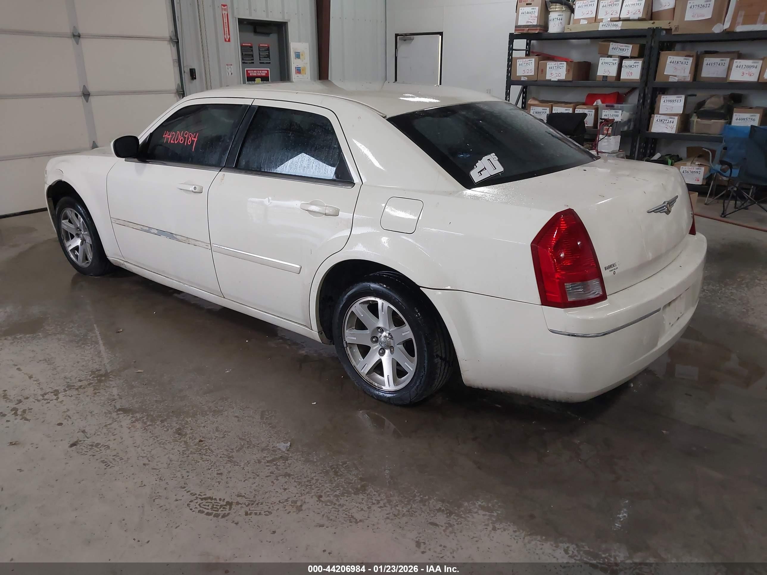 CHRYSLER 300 image 3