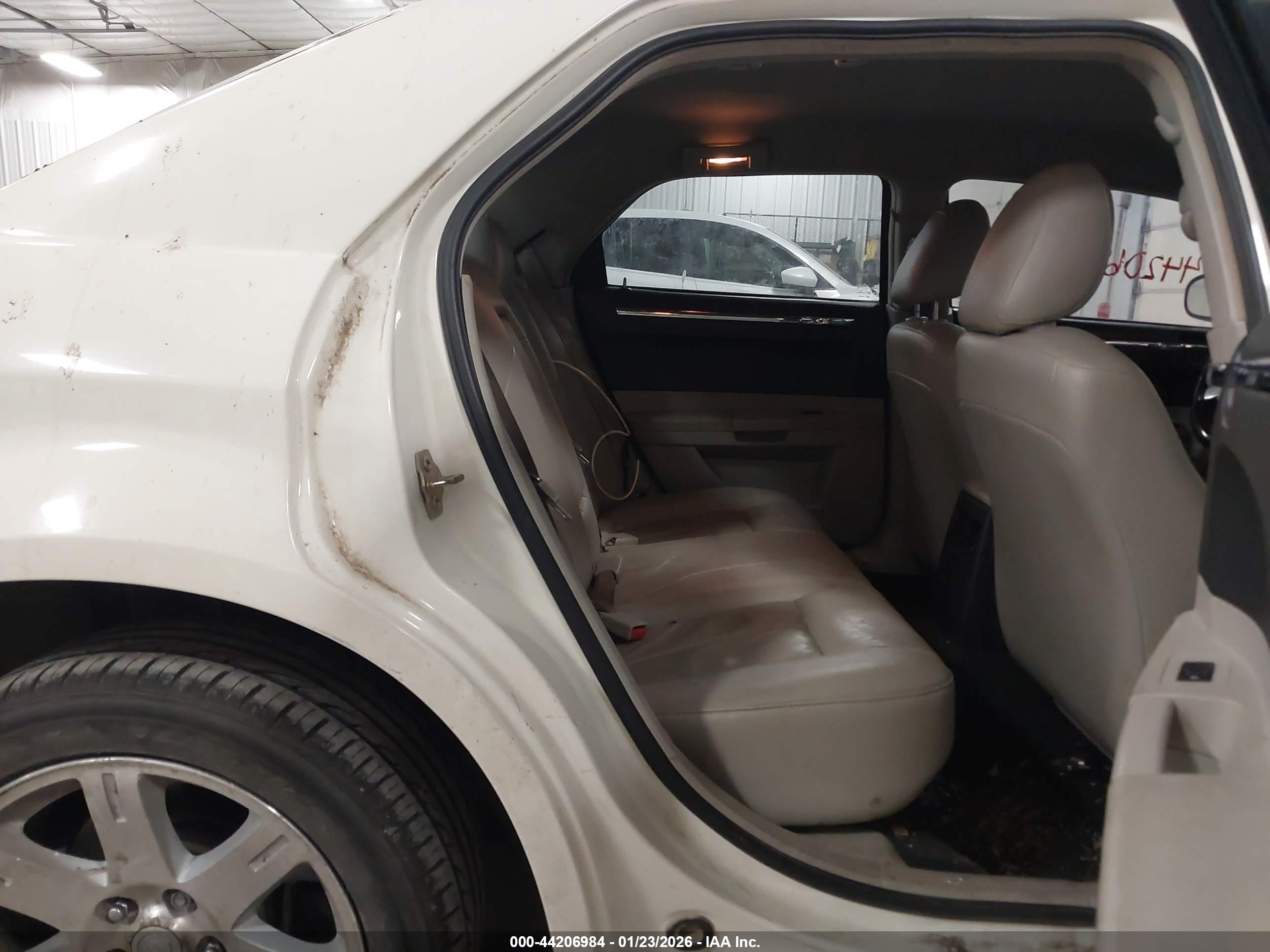CHRYSLER 300 image 8