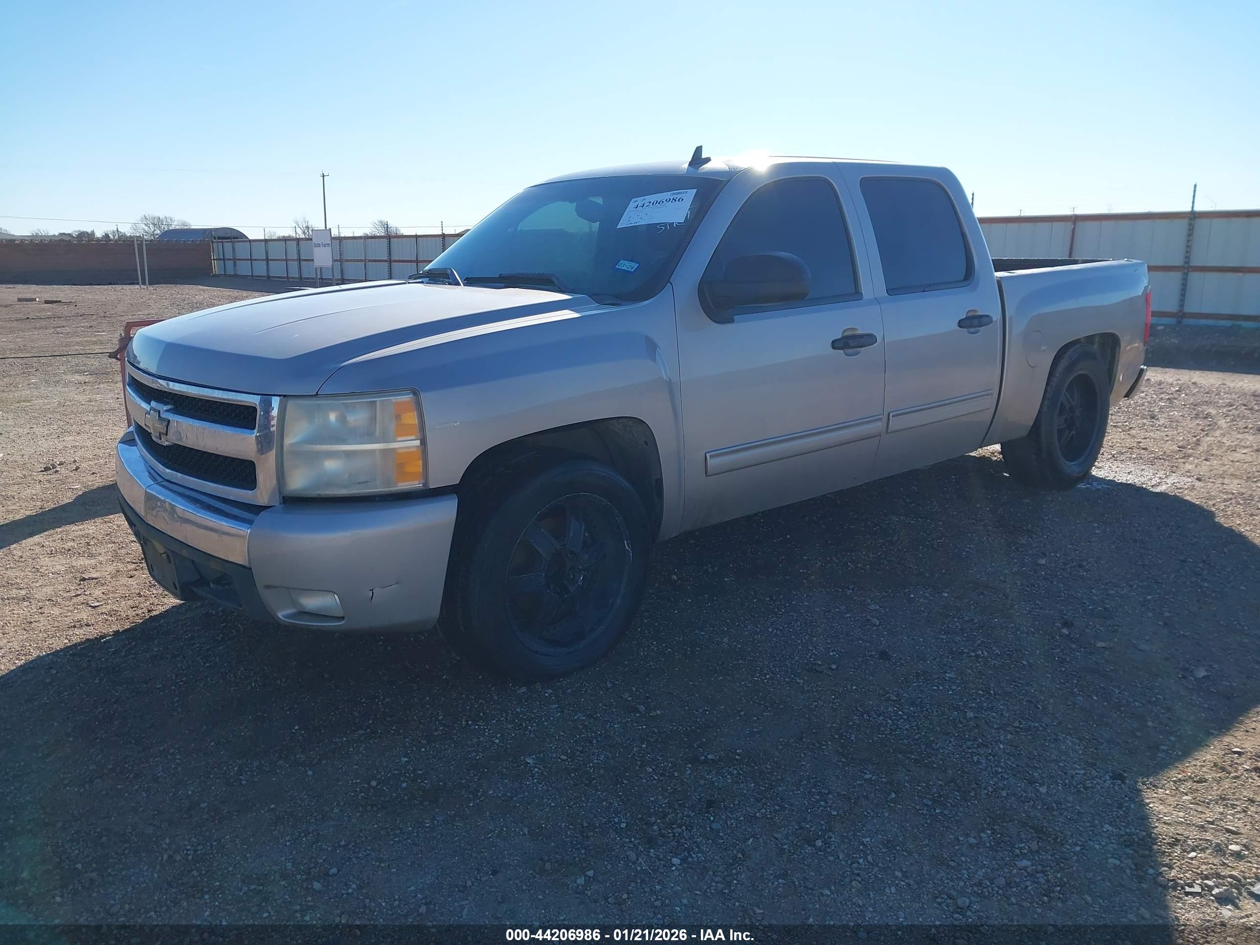 CHEVROLET SILVERADO image 2