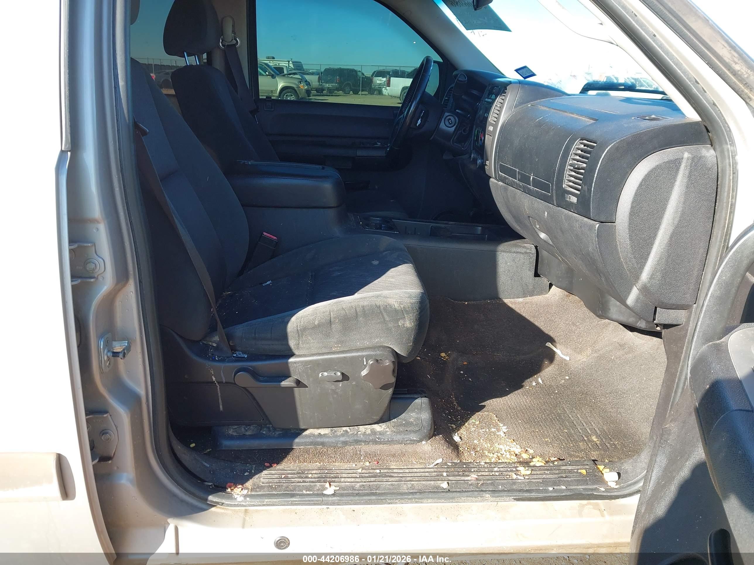 CHEVROLET SILVERADO image 5