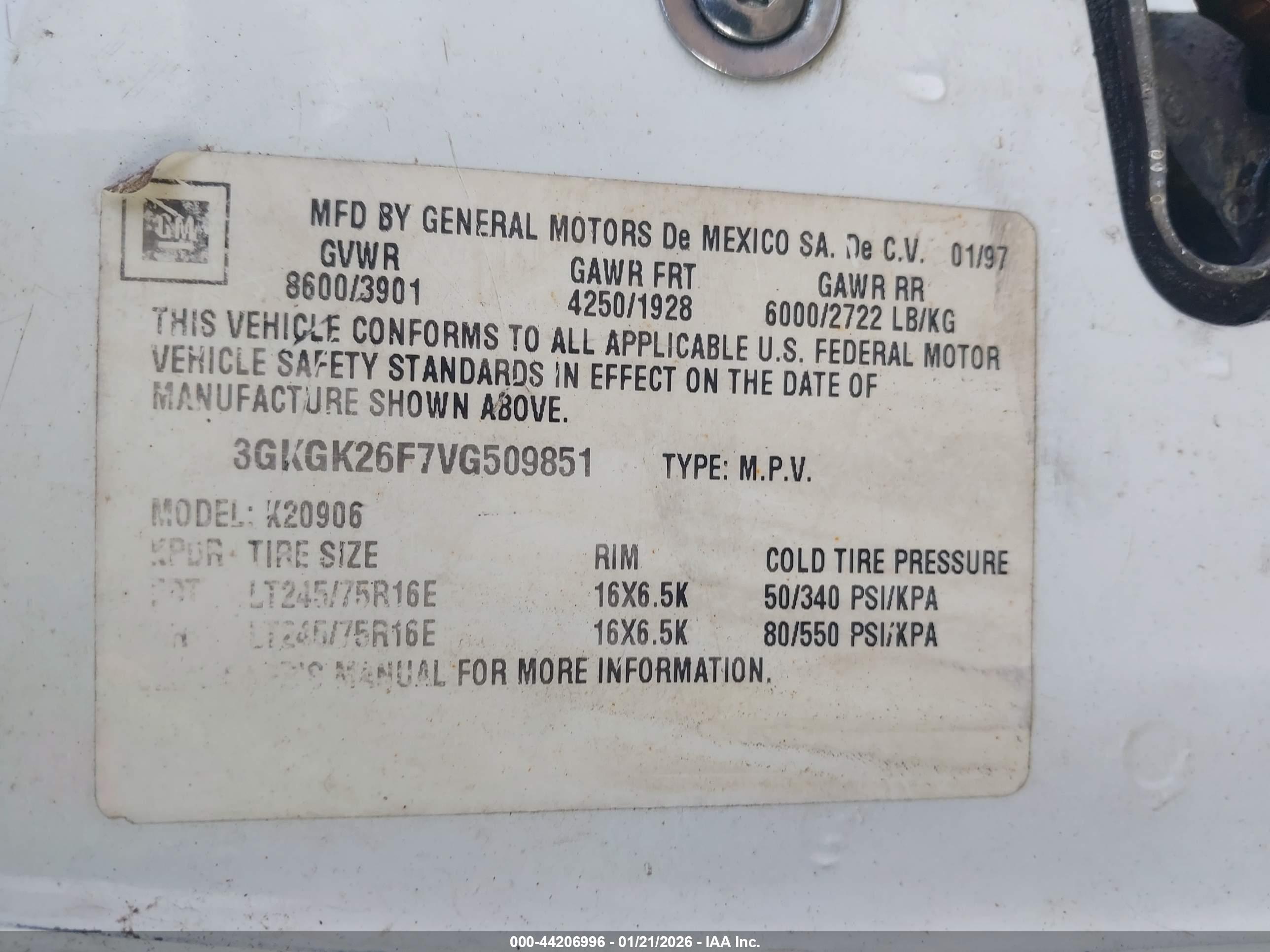 GMC SUBURBAN image 9