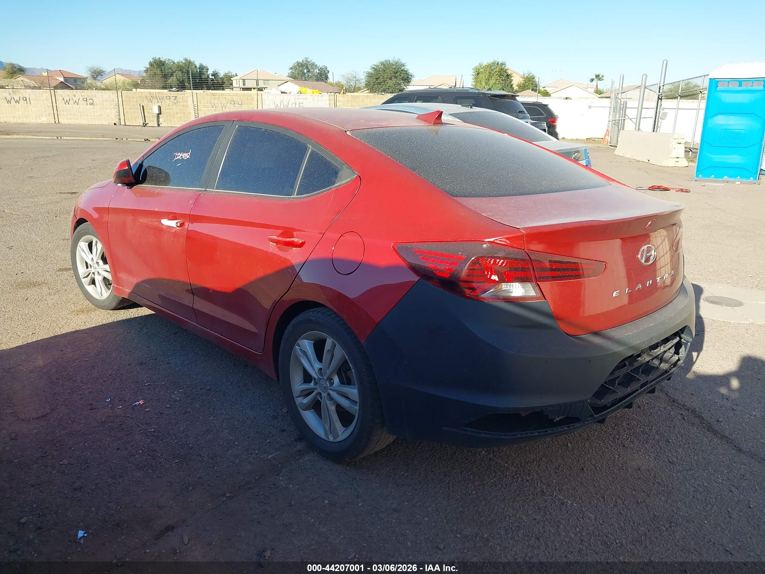 HYUNDAI ELANTRA image 3