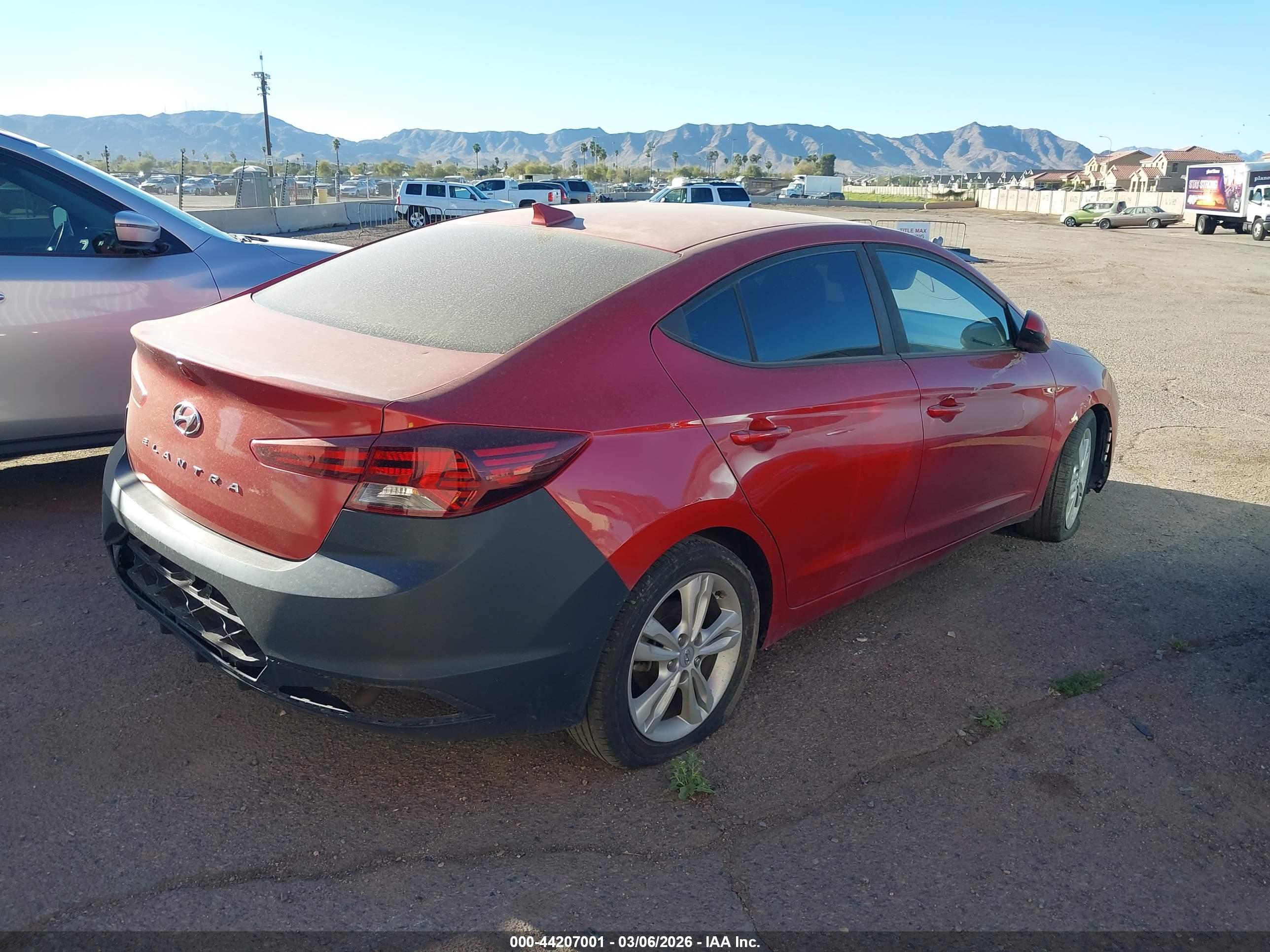 HYUNDAI ELANTRA image 4