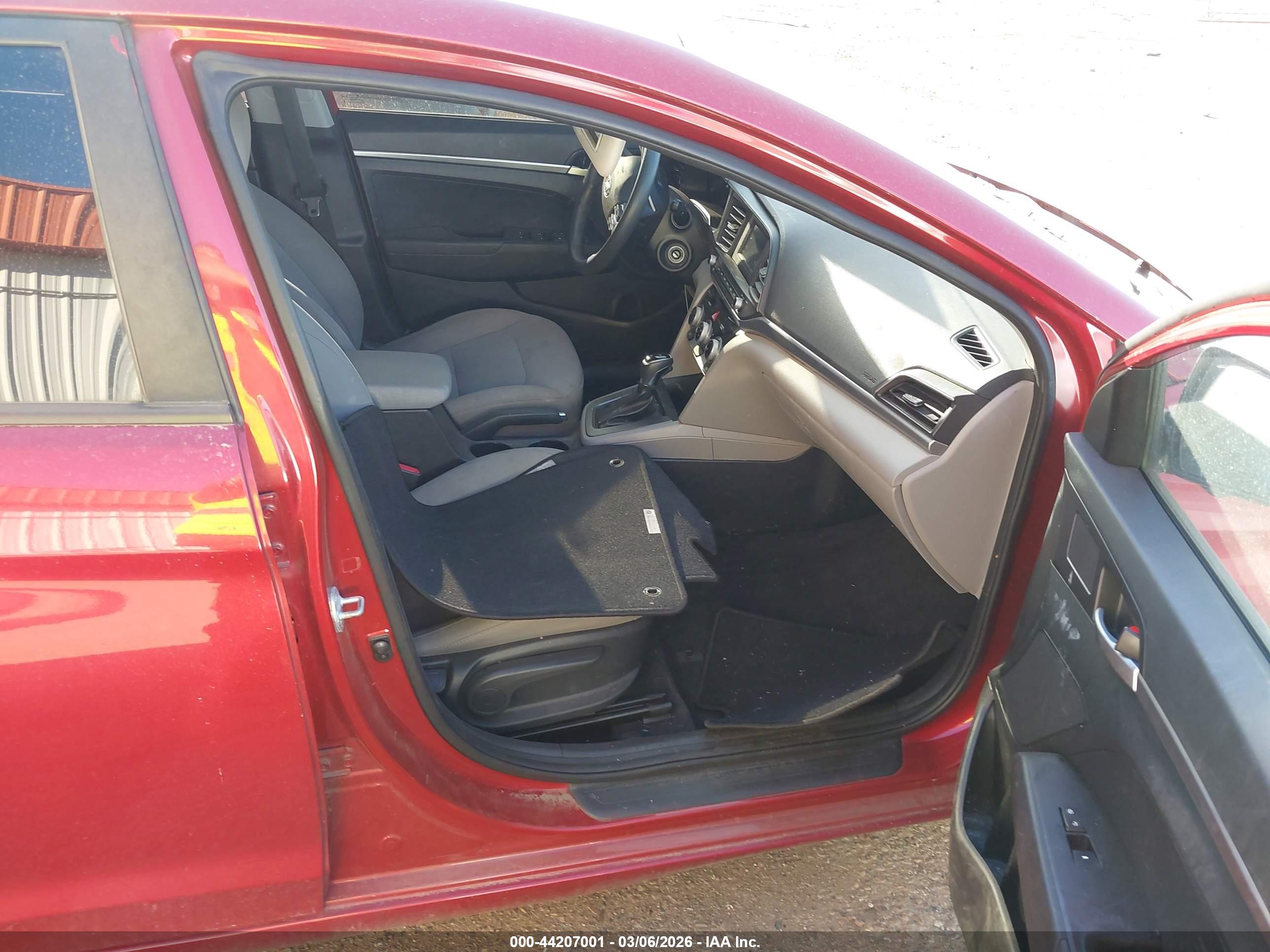 HYUNDAI ELANTRA image 5