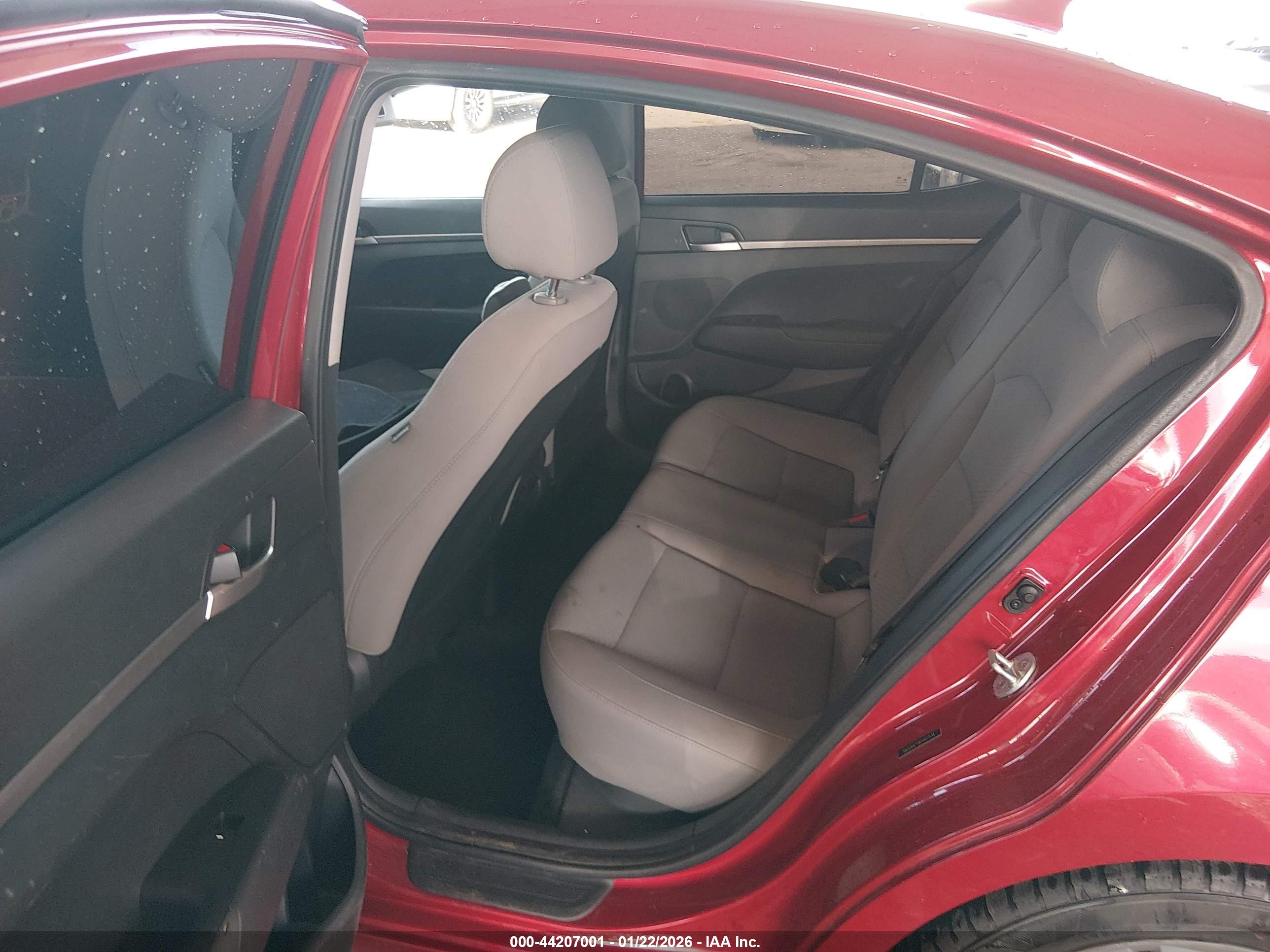 HYUNDAI ELANTRA image 8
