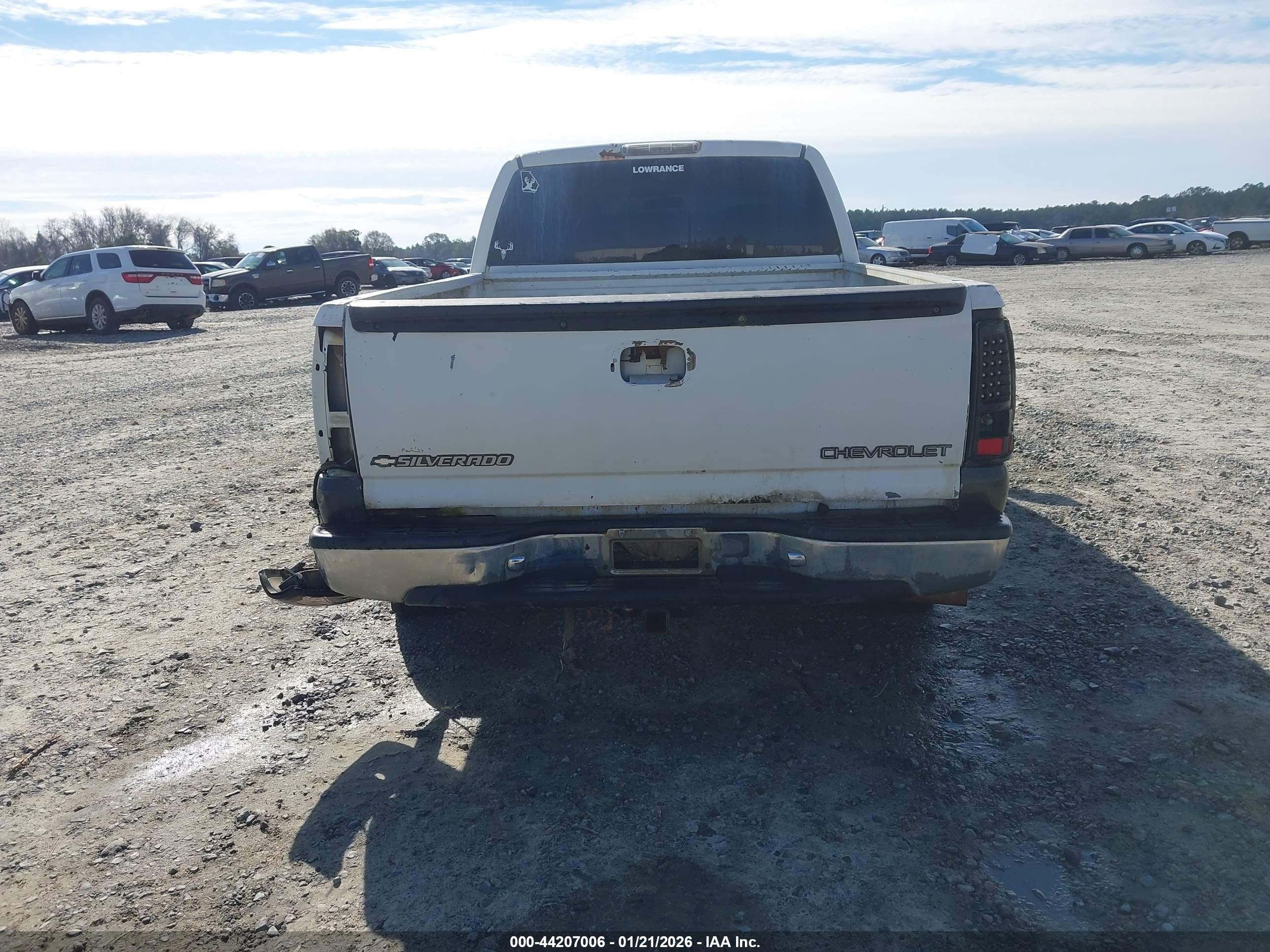 CHEVROLET SILVERADO image 6