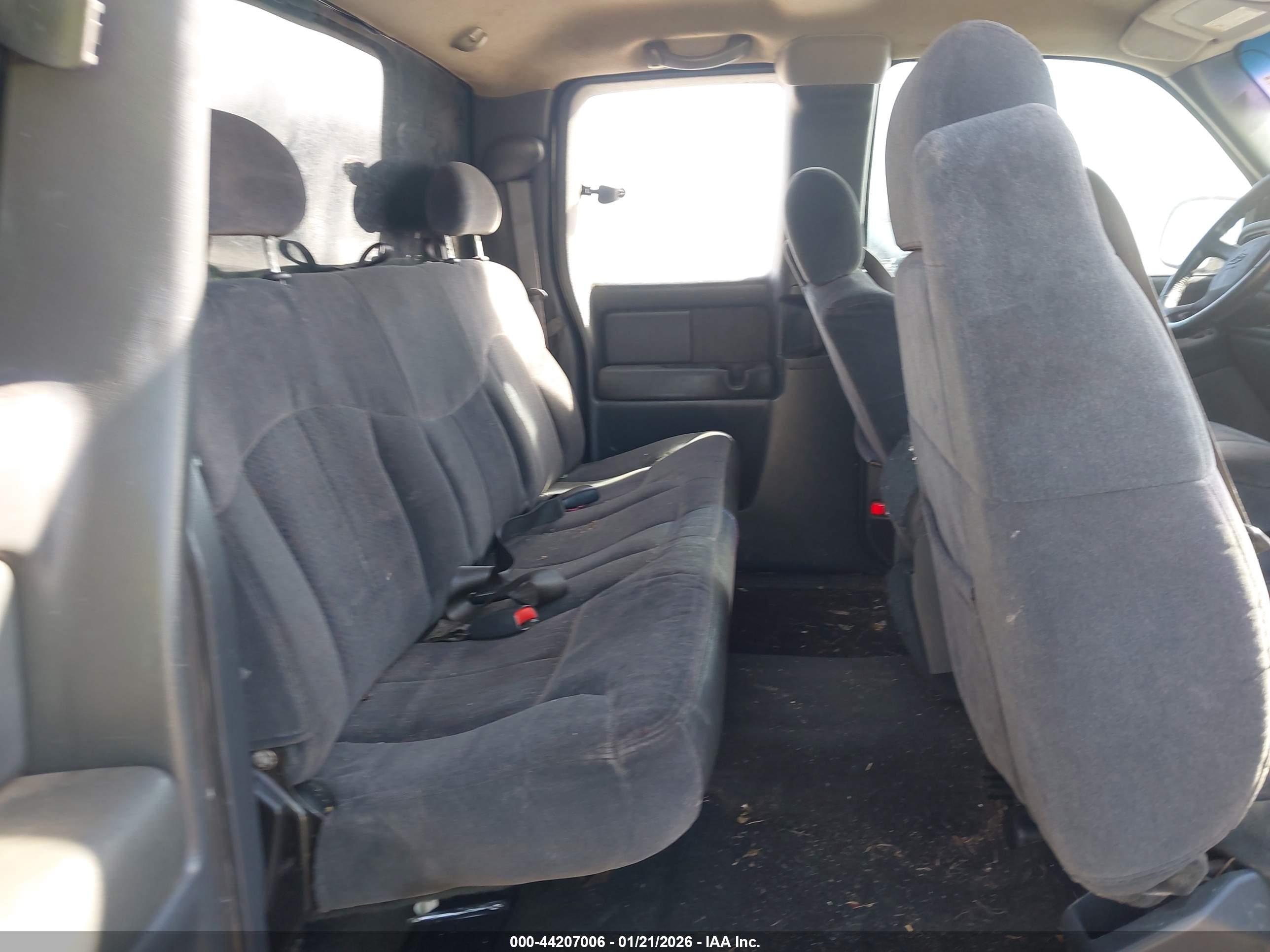 CHEVROLET SILVERADO image 8