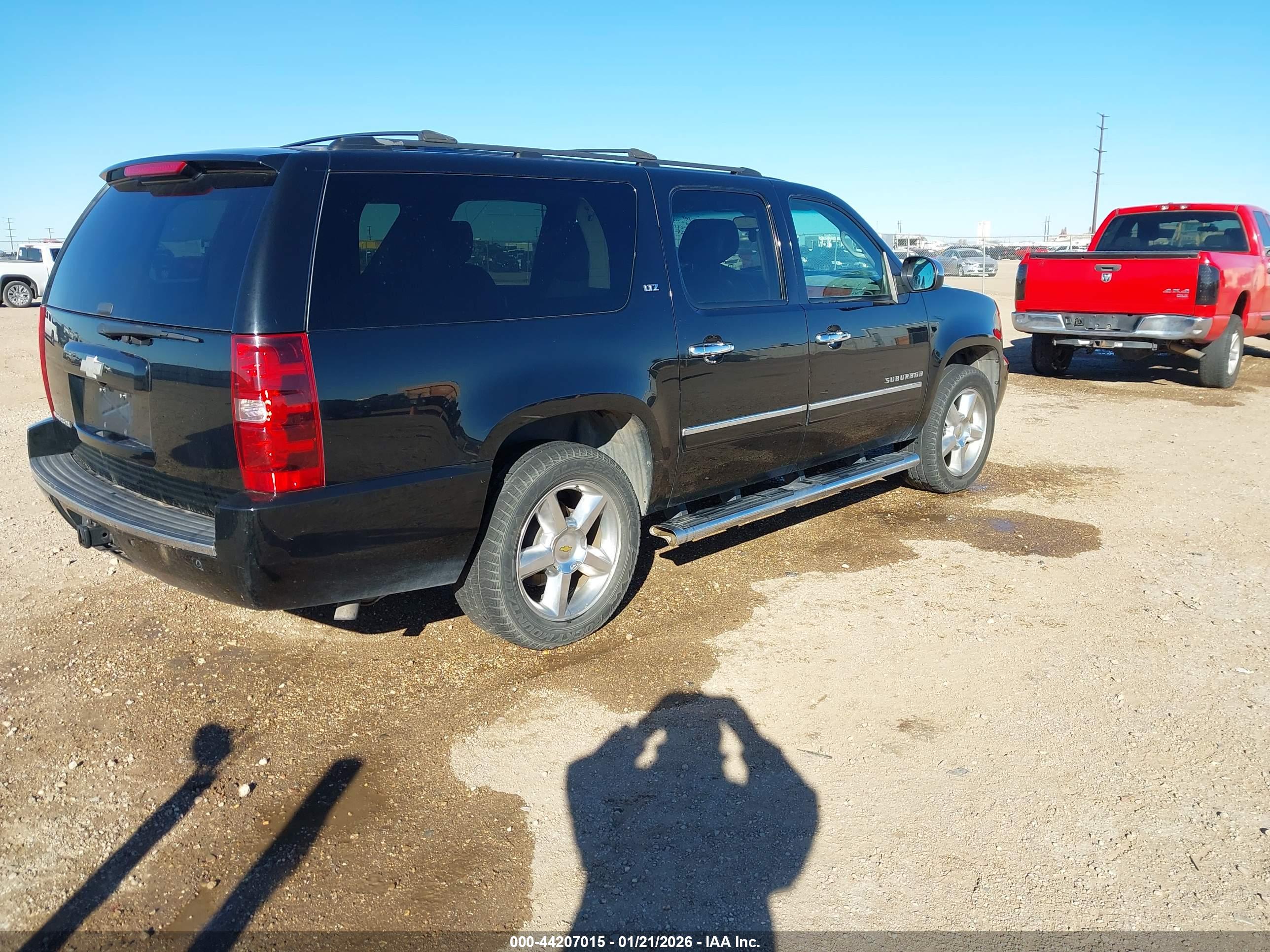 CHEVROLET SUBURBAN image 4
