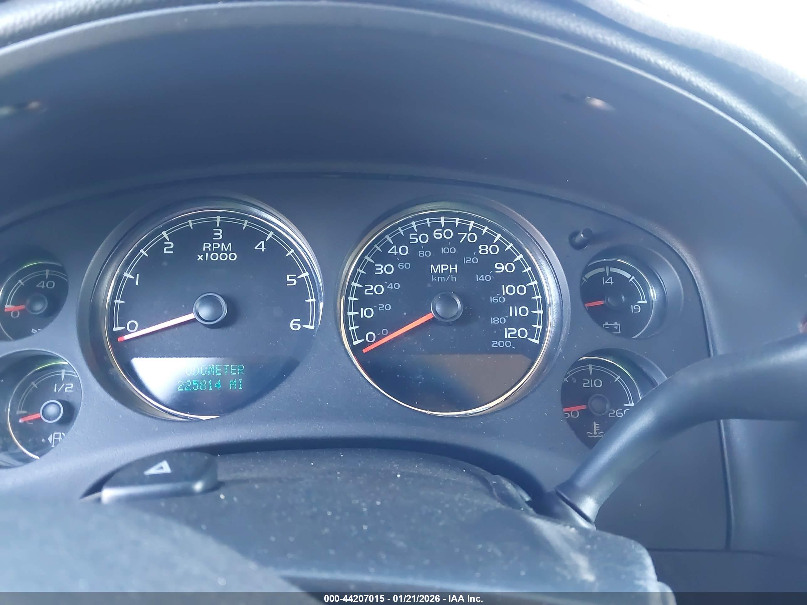 CHEVROLET SUBURBAN image 7