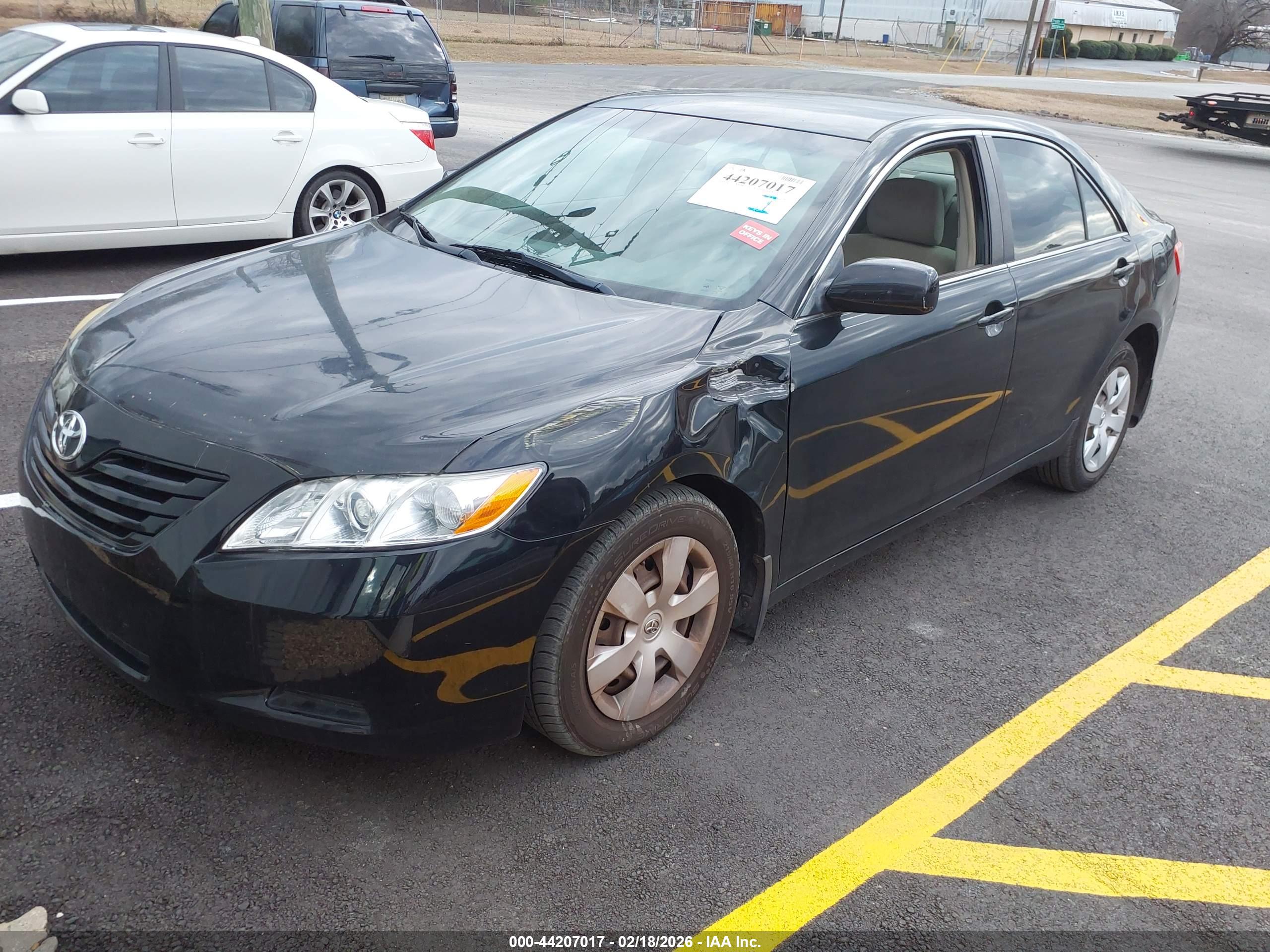 TOYOTA CAMRY image 2
