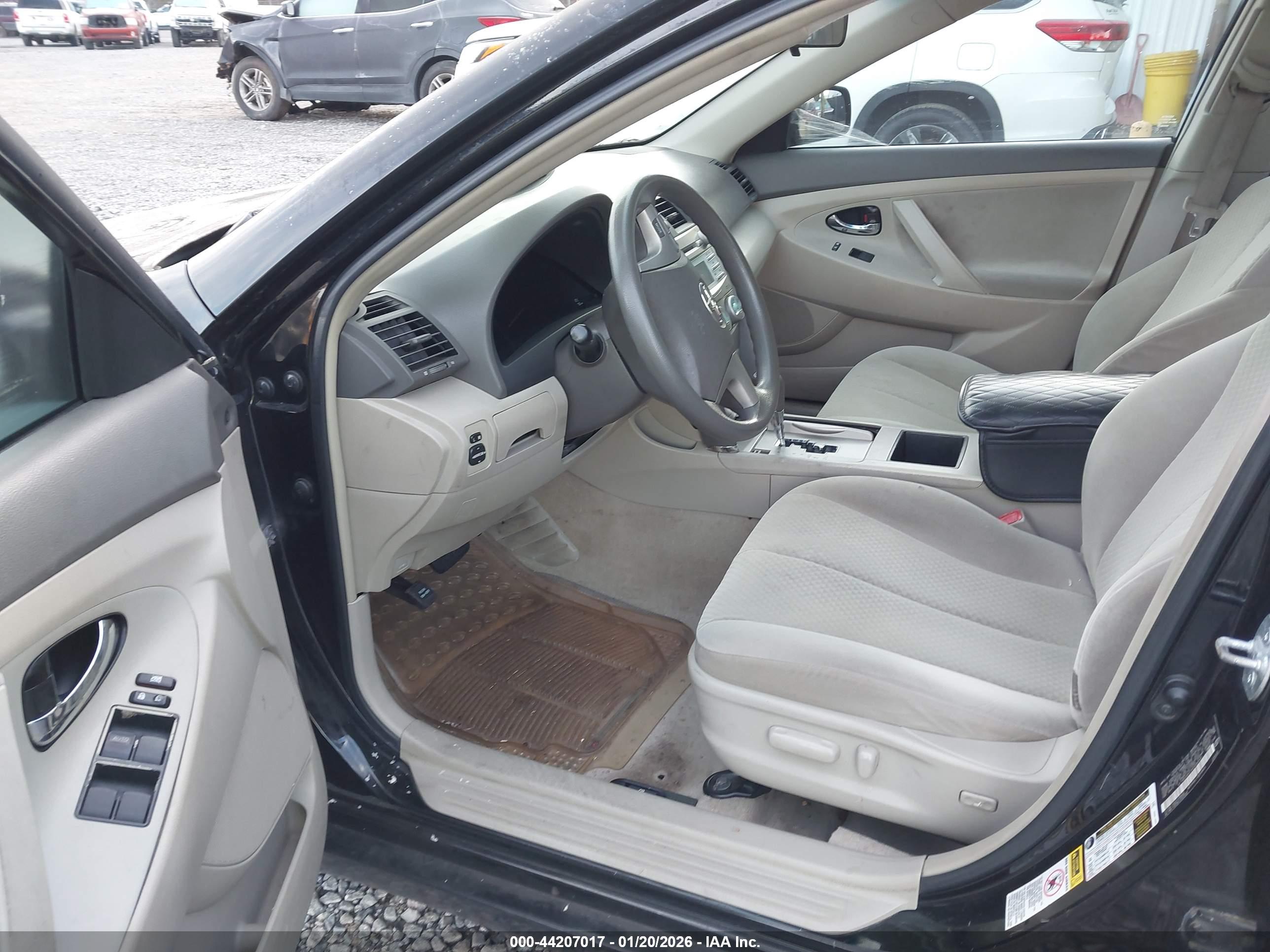 TOYOTA CAMRY image 5