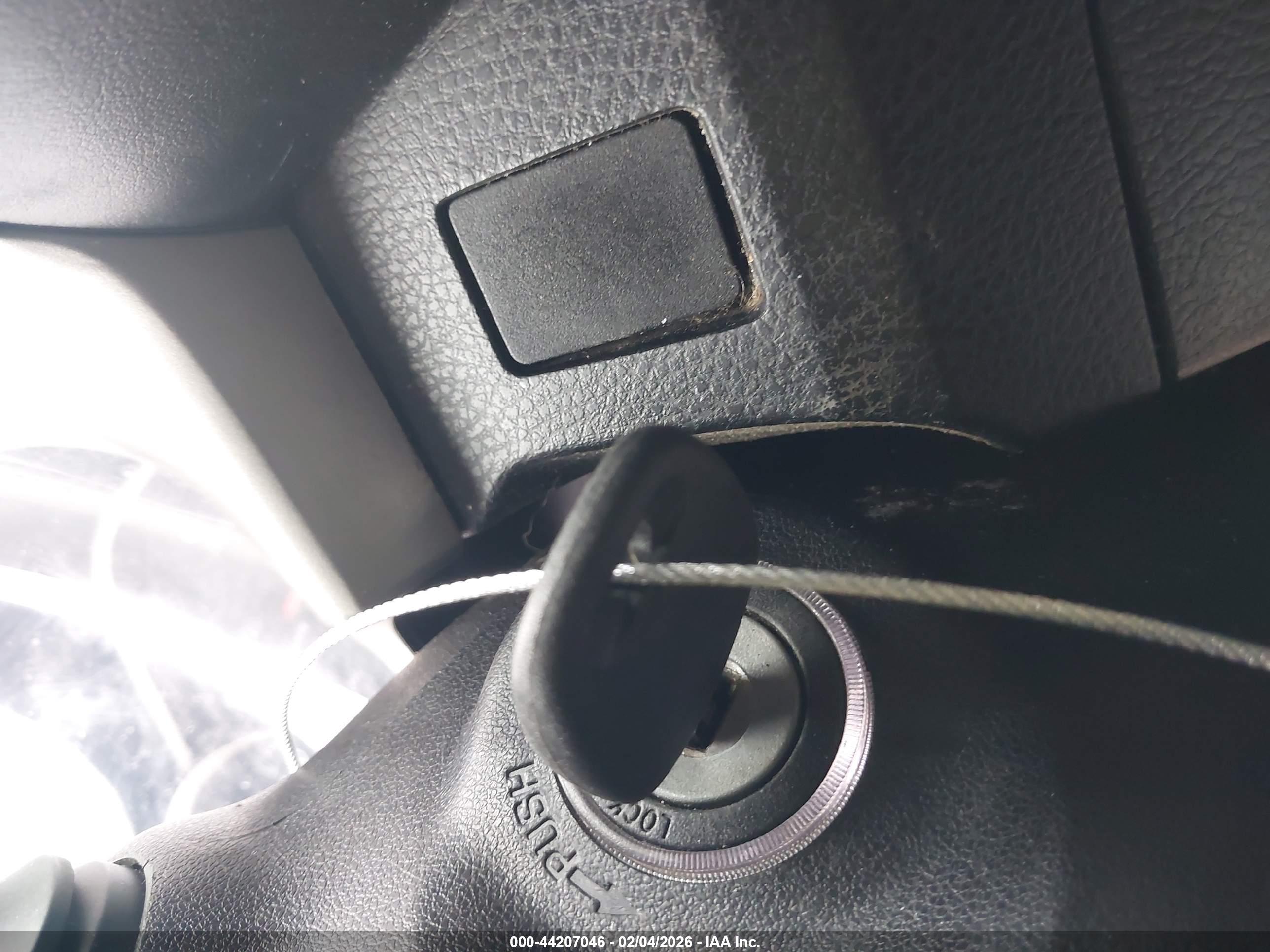 TOYOTA RAV4 image 11