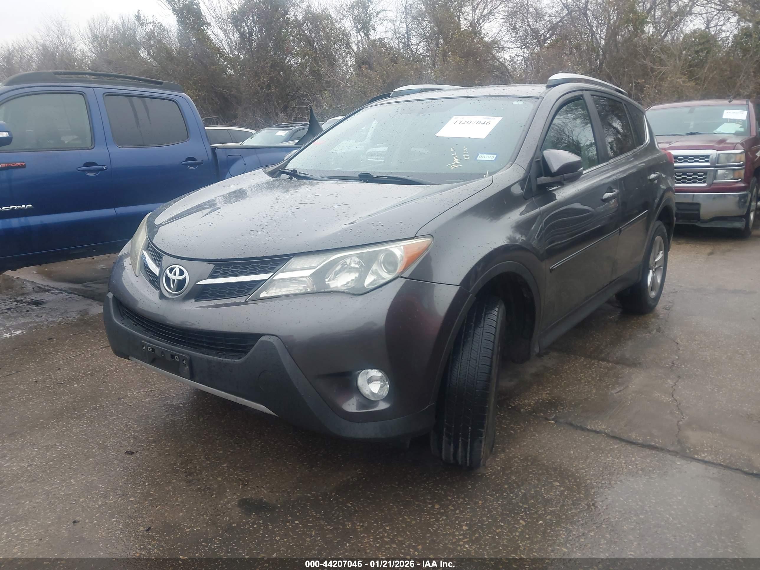 TOYOTA RAV4 image 2