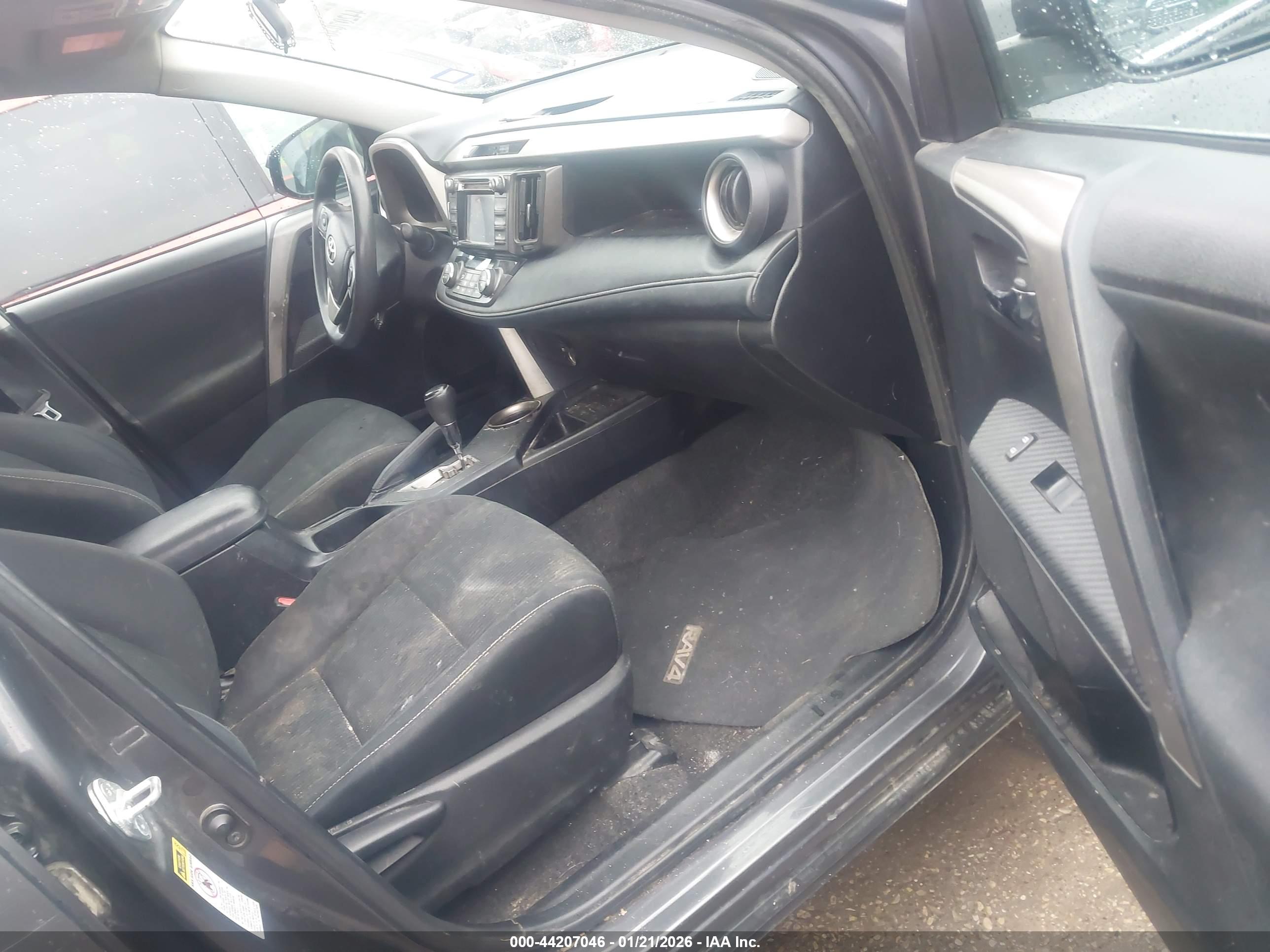 TOYOTA RAV4 image 5