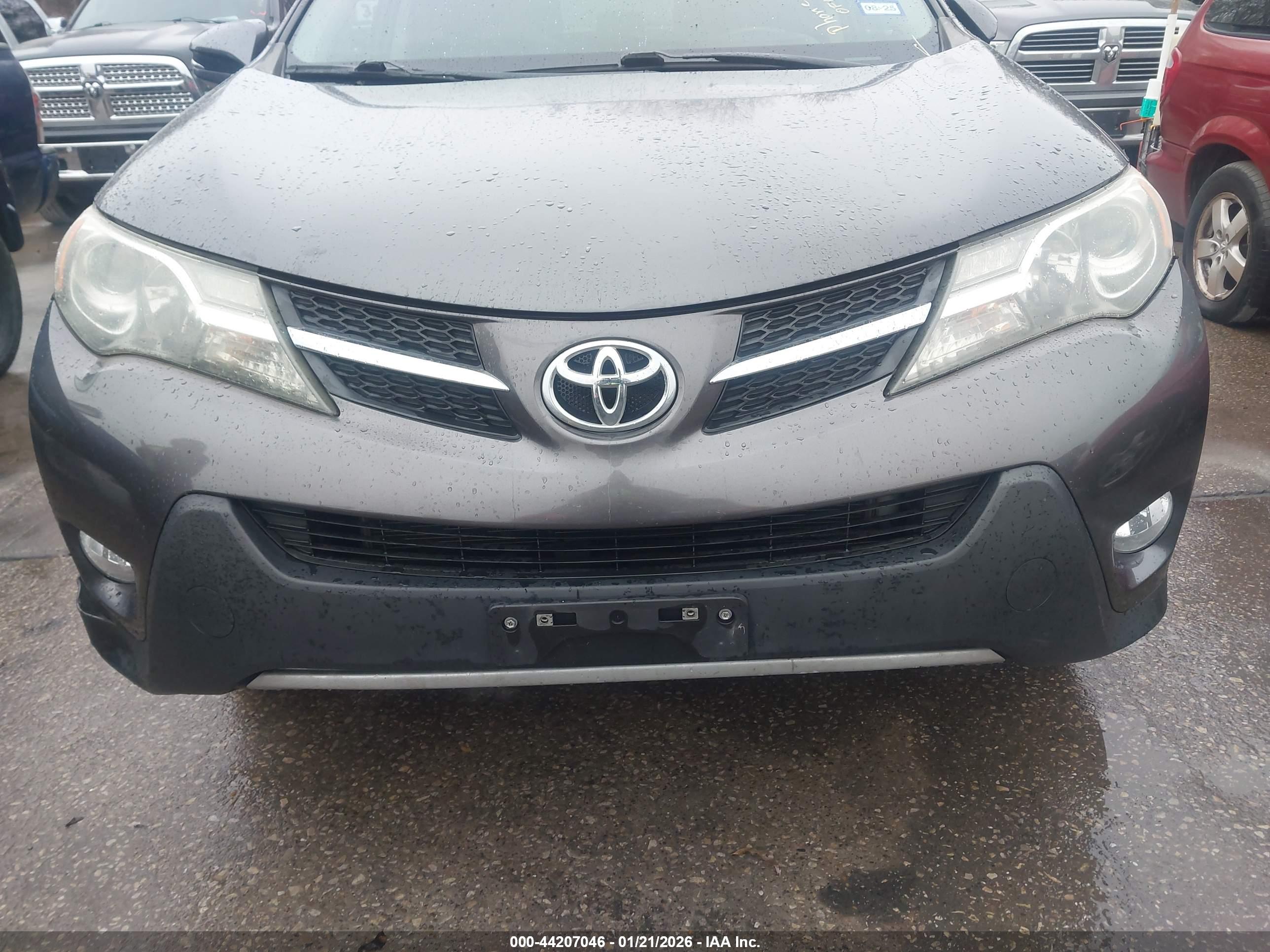 TOYOTA RAV4 image 6