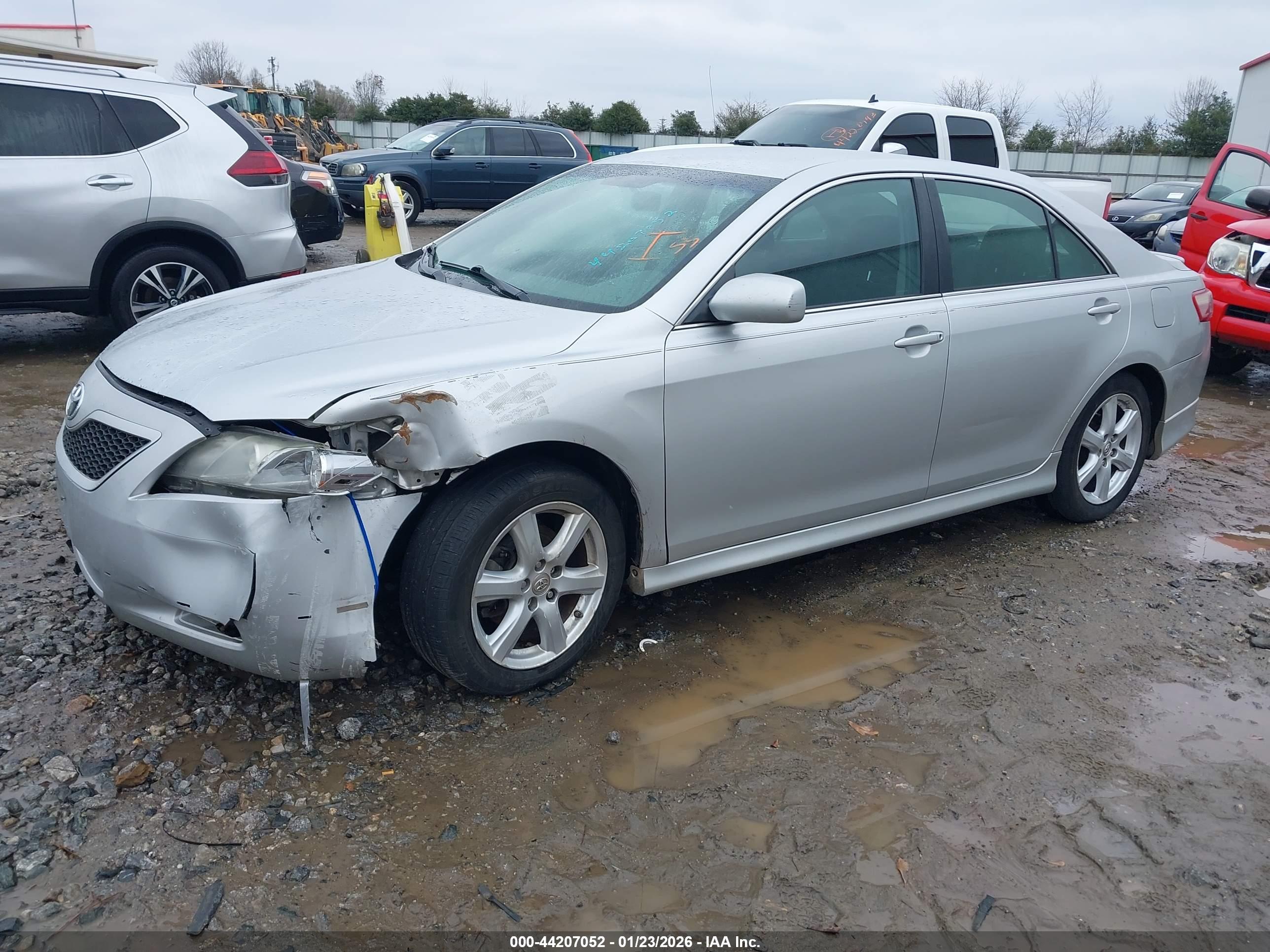 TOYOTA CAMRY image 2