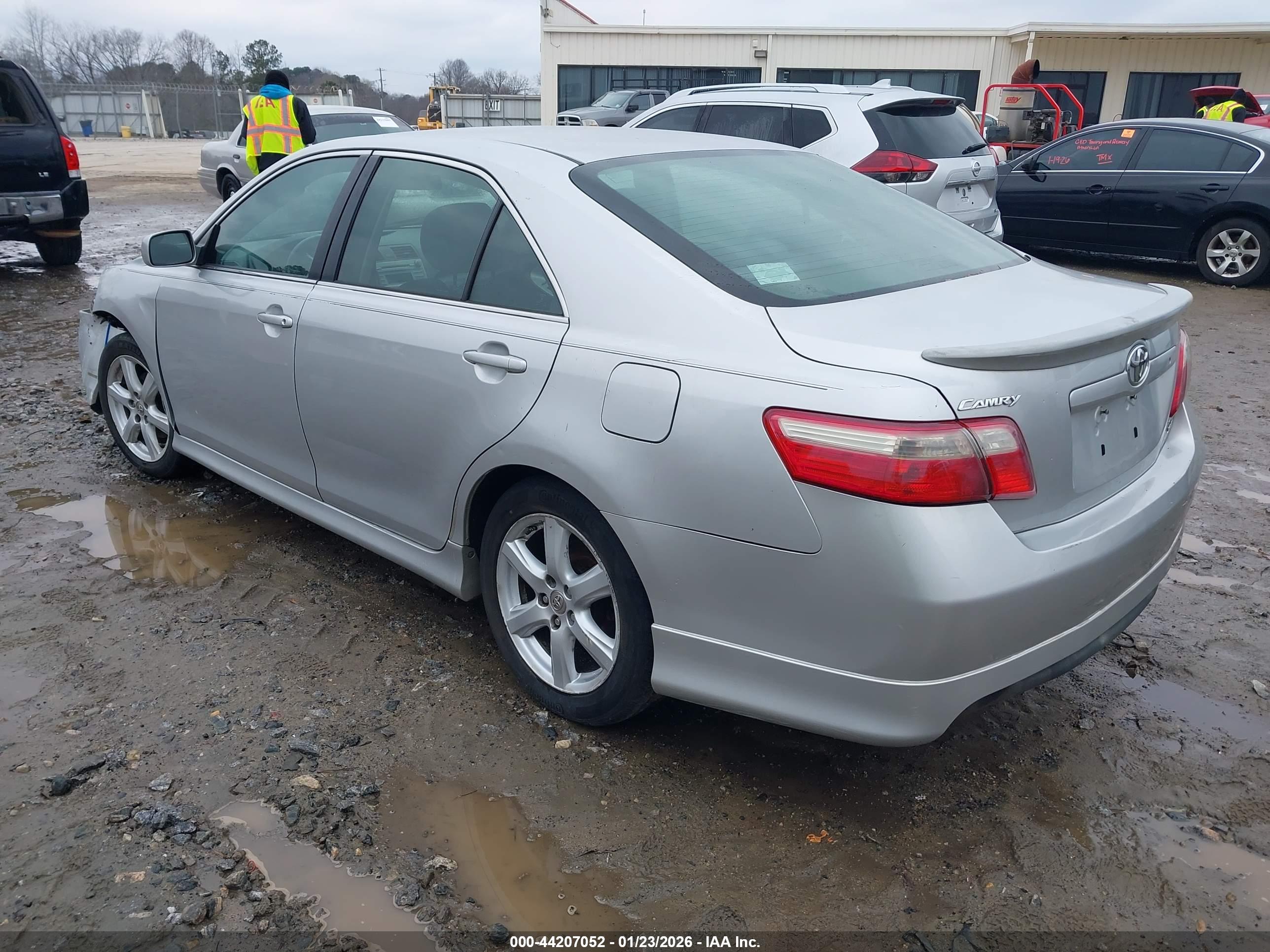 TOYOTA CAMRY image 3